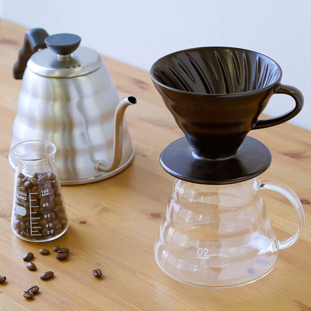 hario-v60-coffee-dripper-ceramic-koffiefilter-vdc-02-mb-uex-maat-2-zwart3.jpg