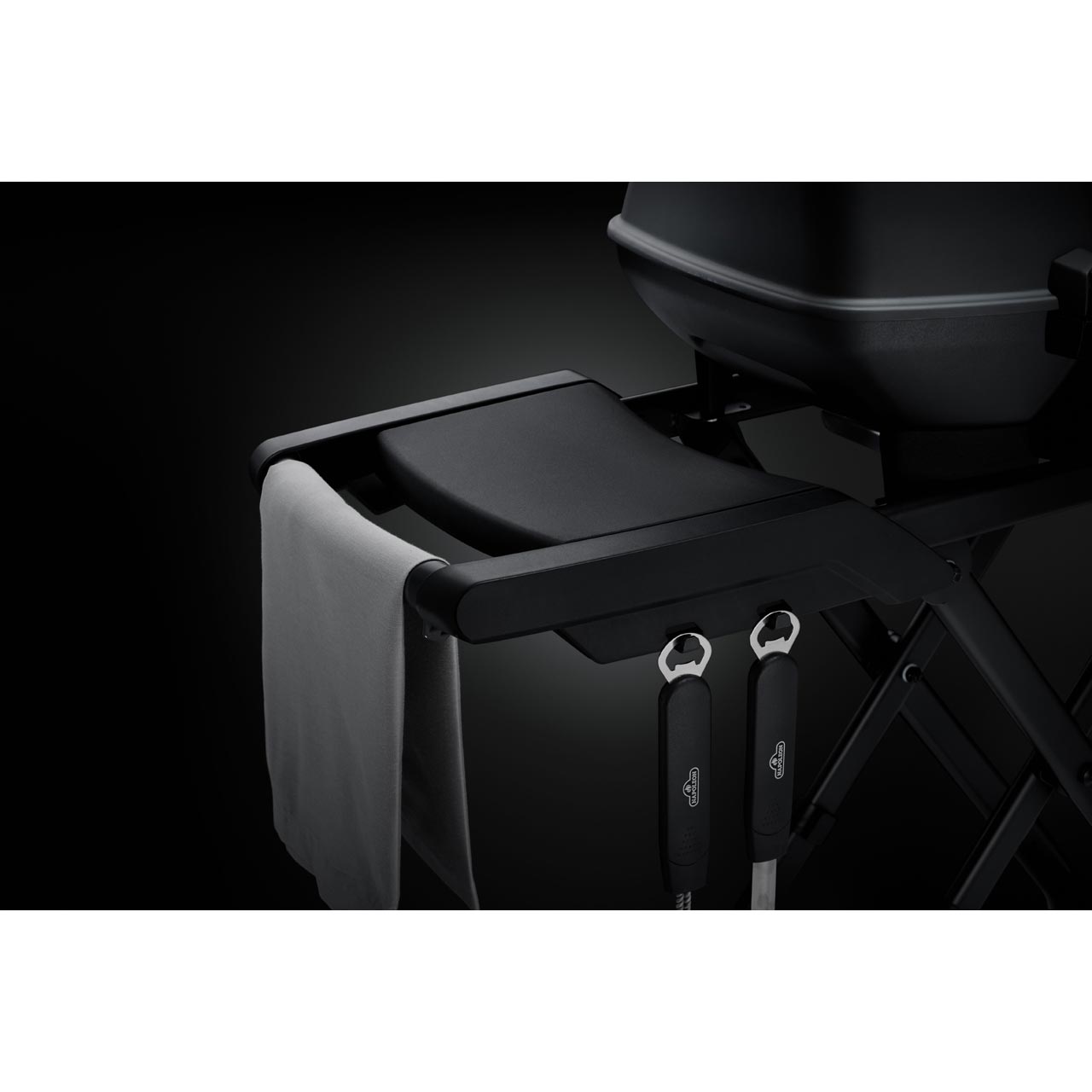 napoleon-phantom-travelq-pro285x-gasbarbecue-met-inklapbaar-onderstel-matzwart