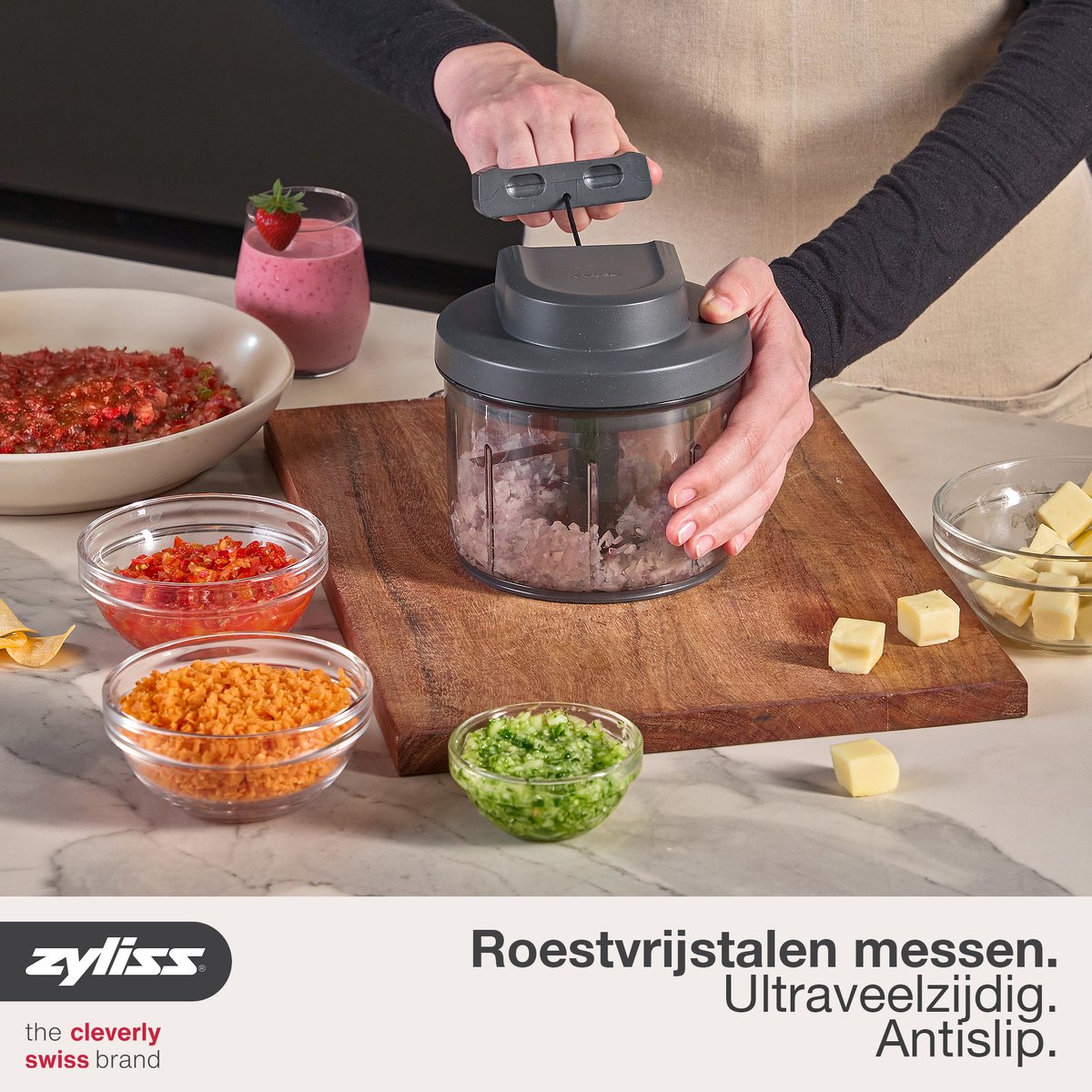 zyliss-easy-pull-handmatige-hakmolen-0-8l4.jpg