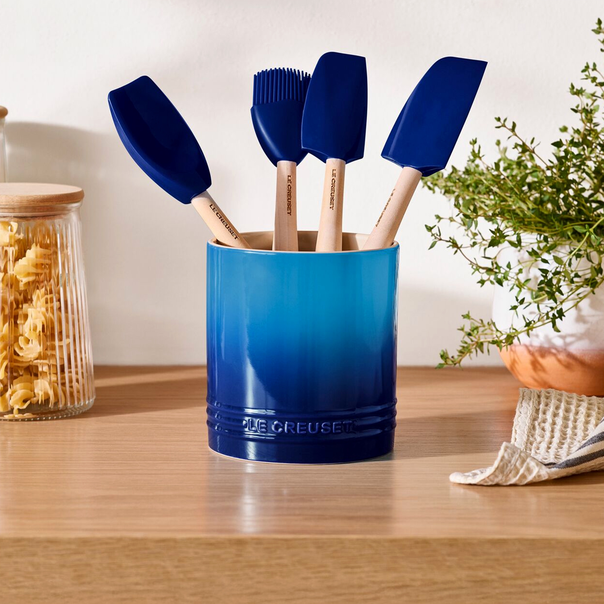 le-creuset-signature-spatelpot-azure-sfeer.jpg