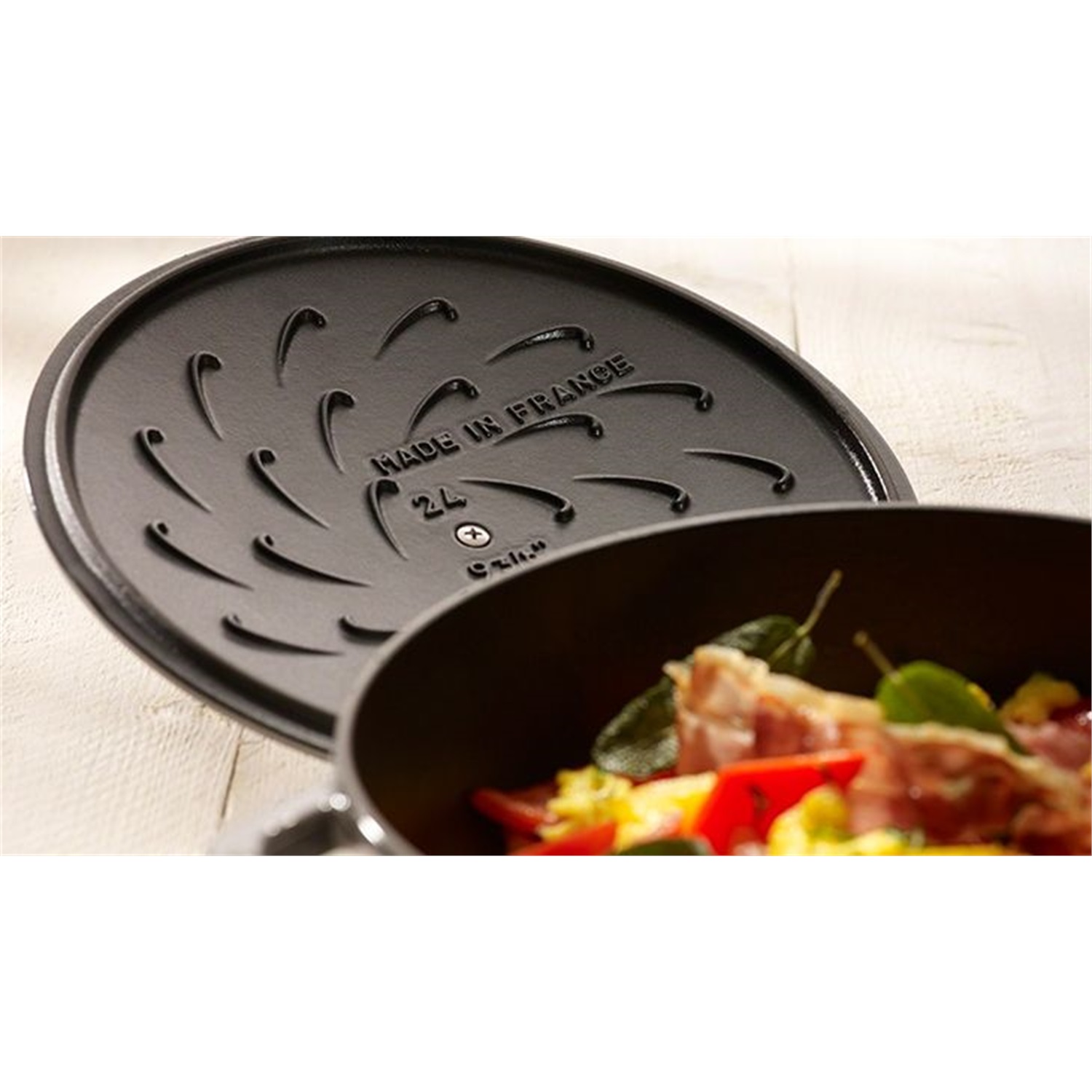 staub-chistera-braadpan-24cm-grenadine