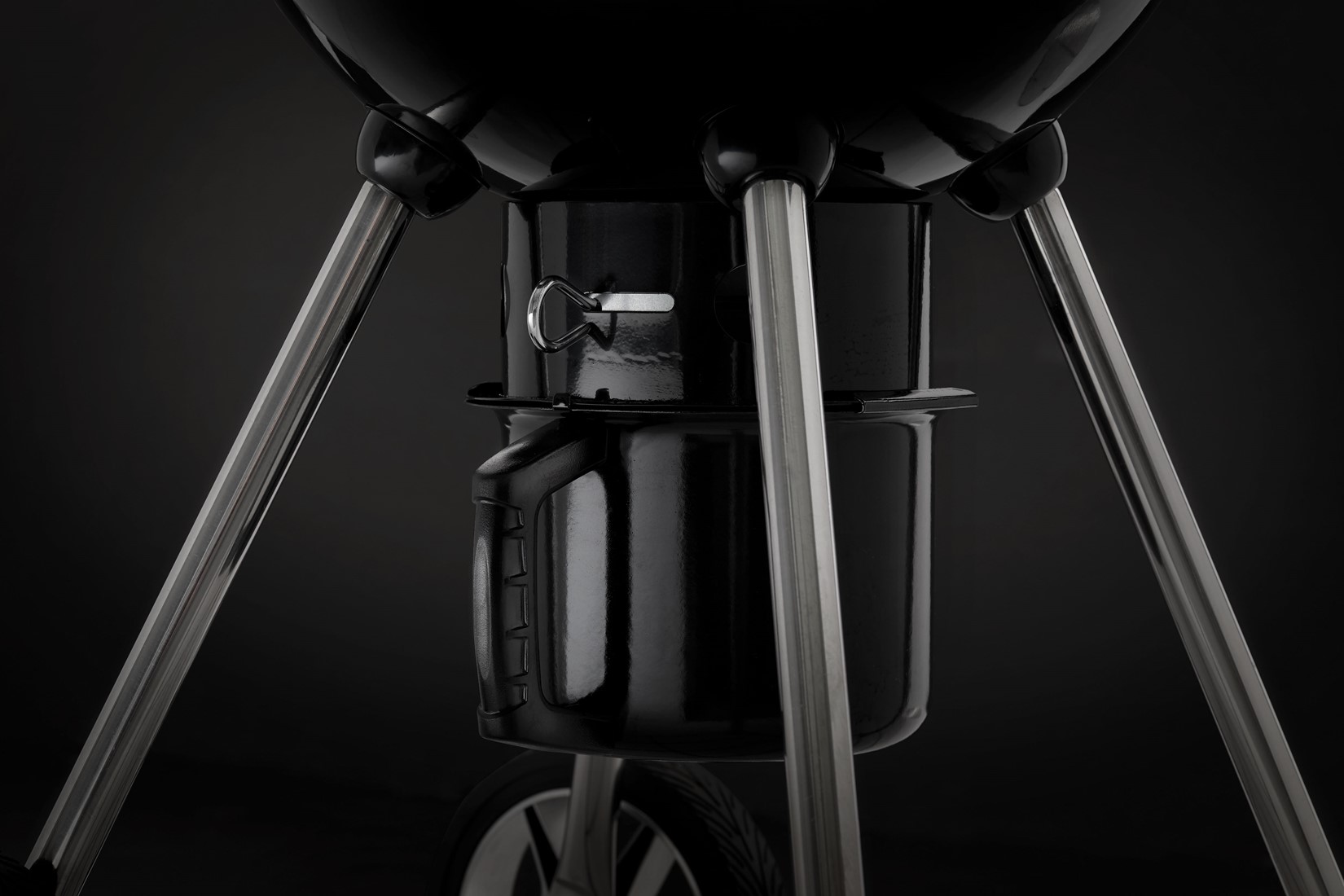 napoleon-houtskool-kogelbarbecue-nk18k-leg-1-47cm