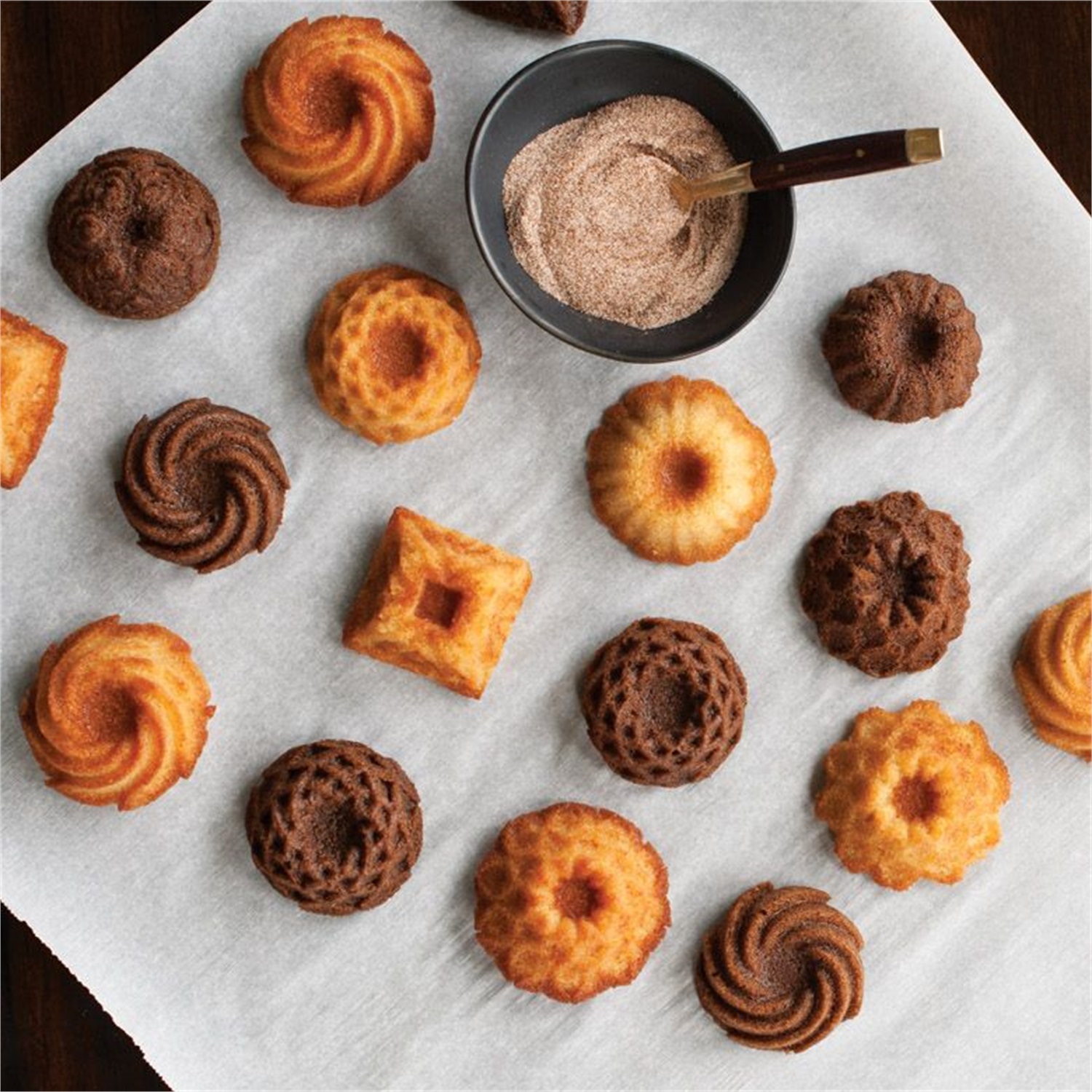 nordic-ware-bundt-charms-mini-tulbandvorm-12-vaks-goud