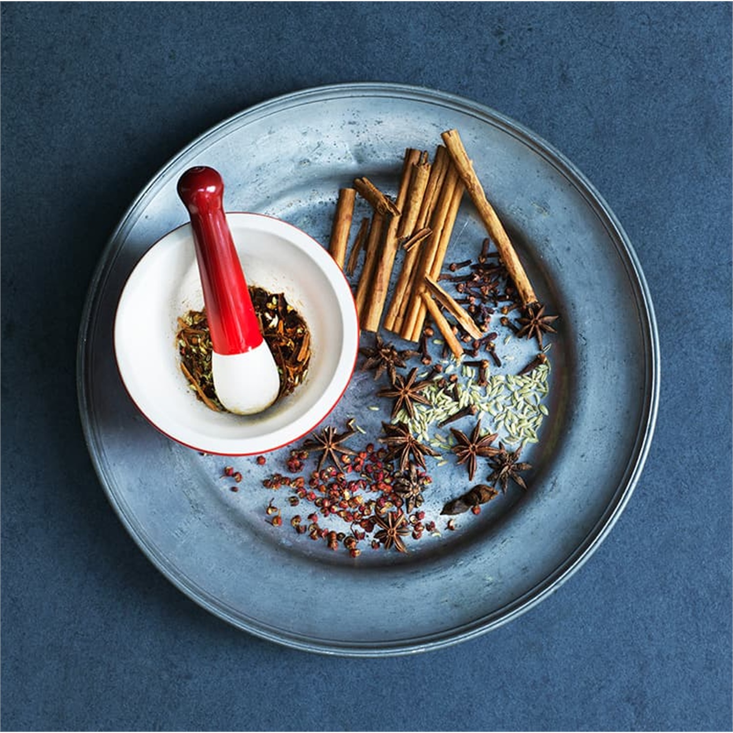 le-creuset-stoneware-vijzel-met-stamper-115cm-ebbenzwart