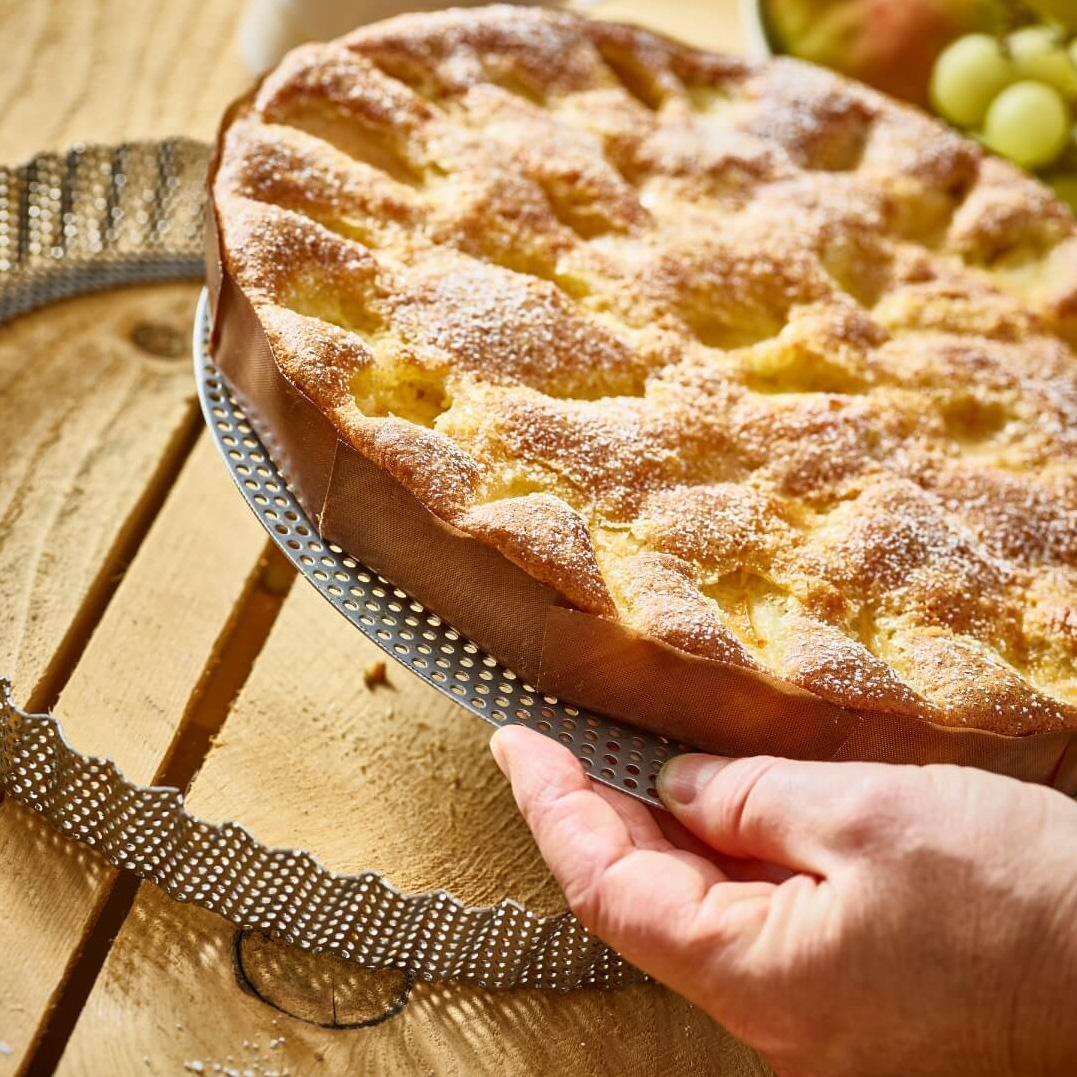 de-buyer-tartelette--en-quichevorm-geperforeerd-met-uitneembare-bodem-24cm---sfeer.jpg