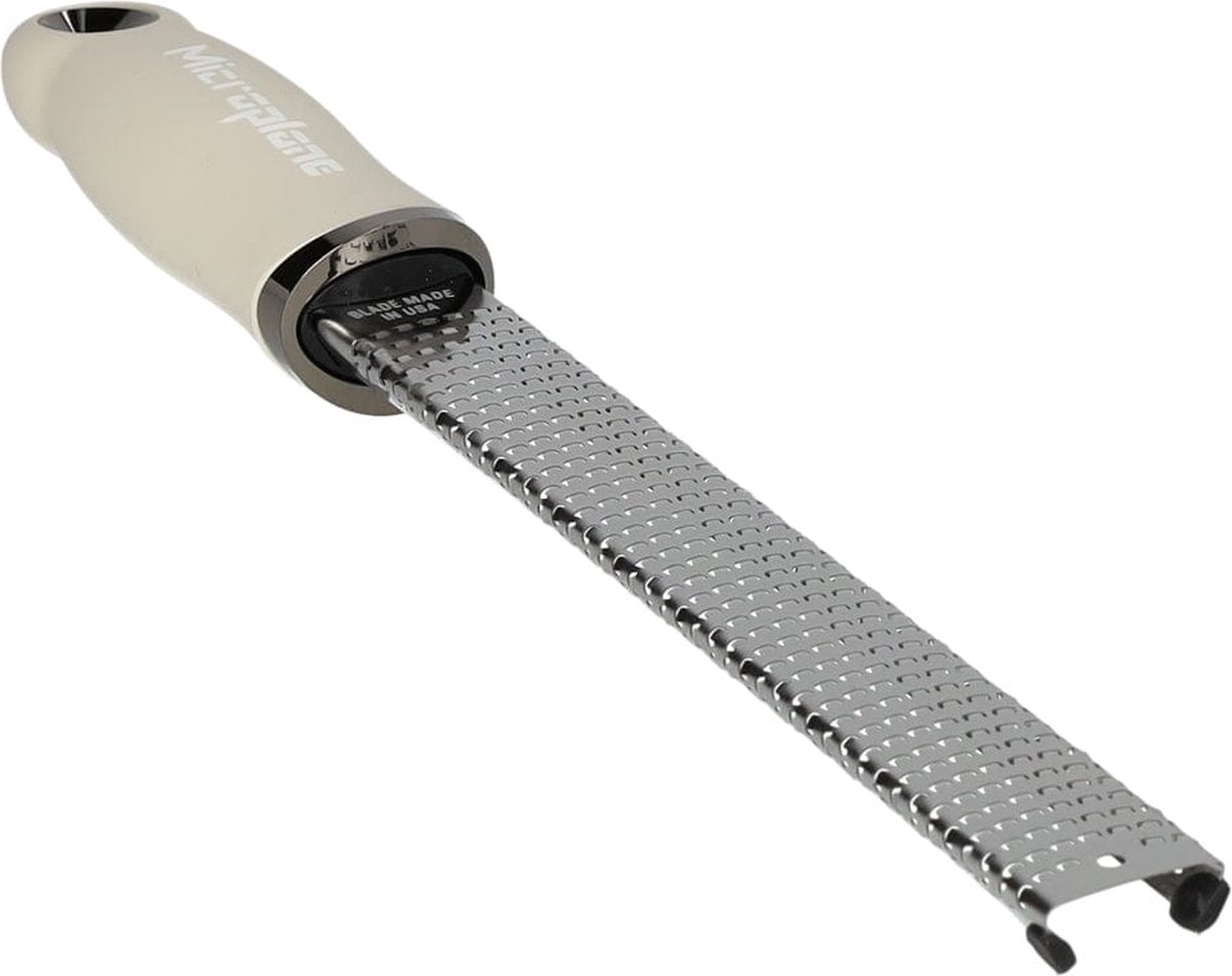microplane-premium-classic-zesteur-fijn-sand2.jpg