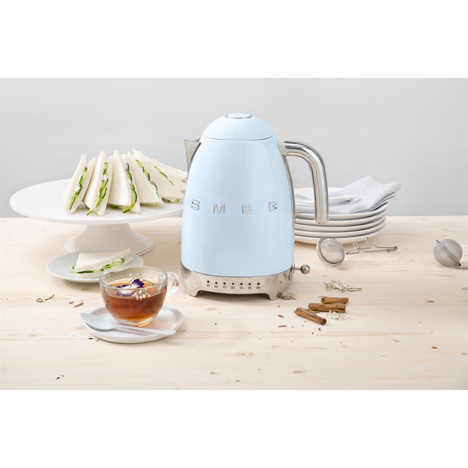 smeg-variabele-waterkoker-klf04pbeu-pastelblauw