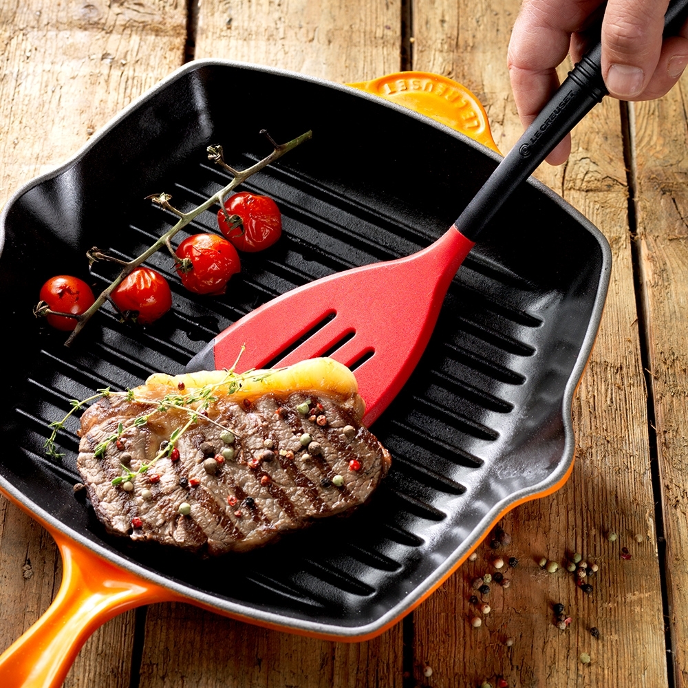 le-creuset-signature-grillpan-26x26cm-oranjerood