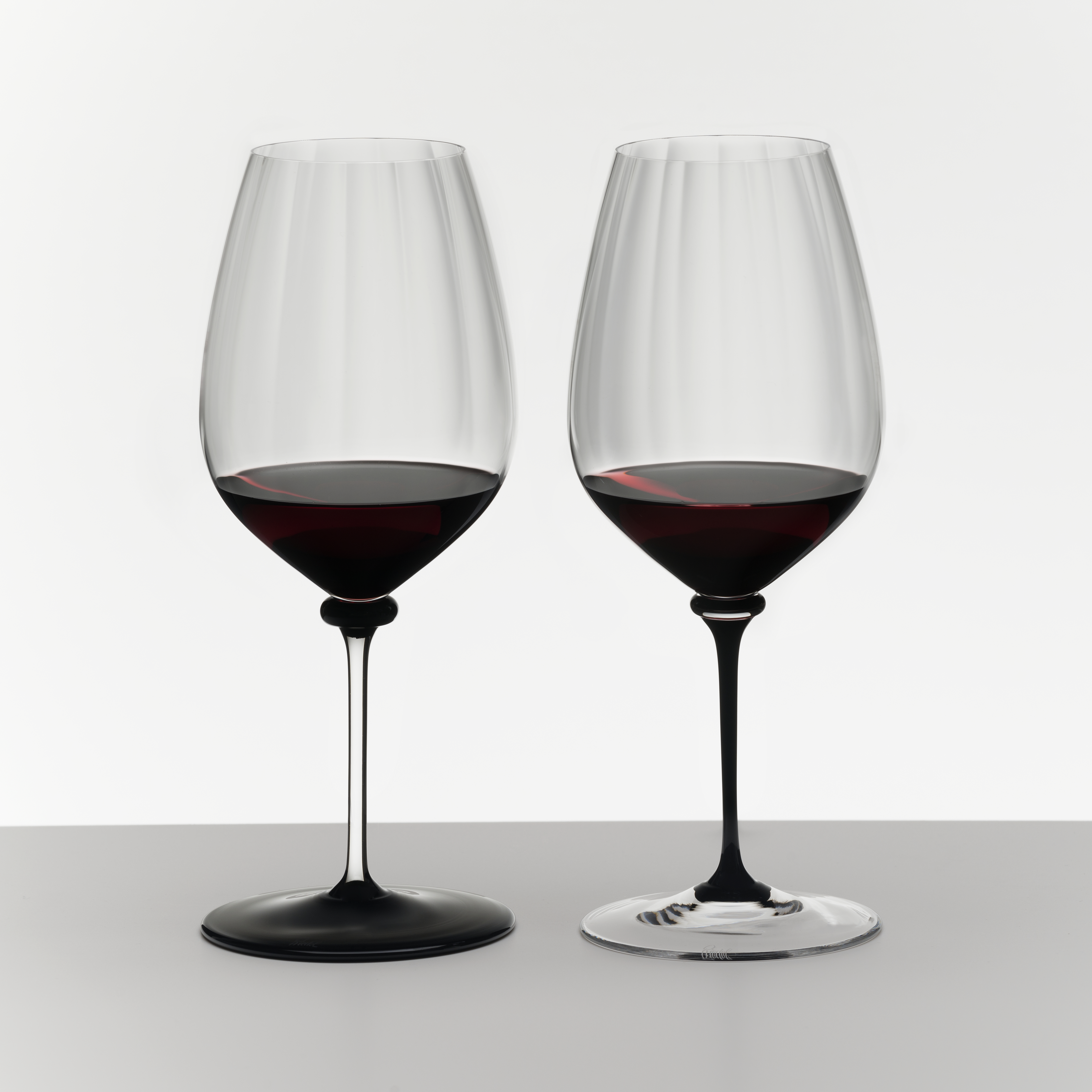 riedel-fatto-mano-performance-cabernet-mondgeblazen-wijnglas-zwarte-steel