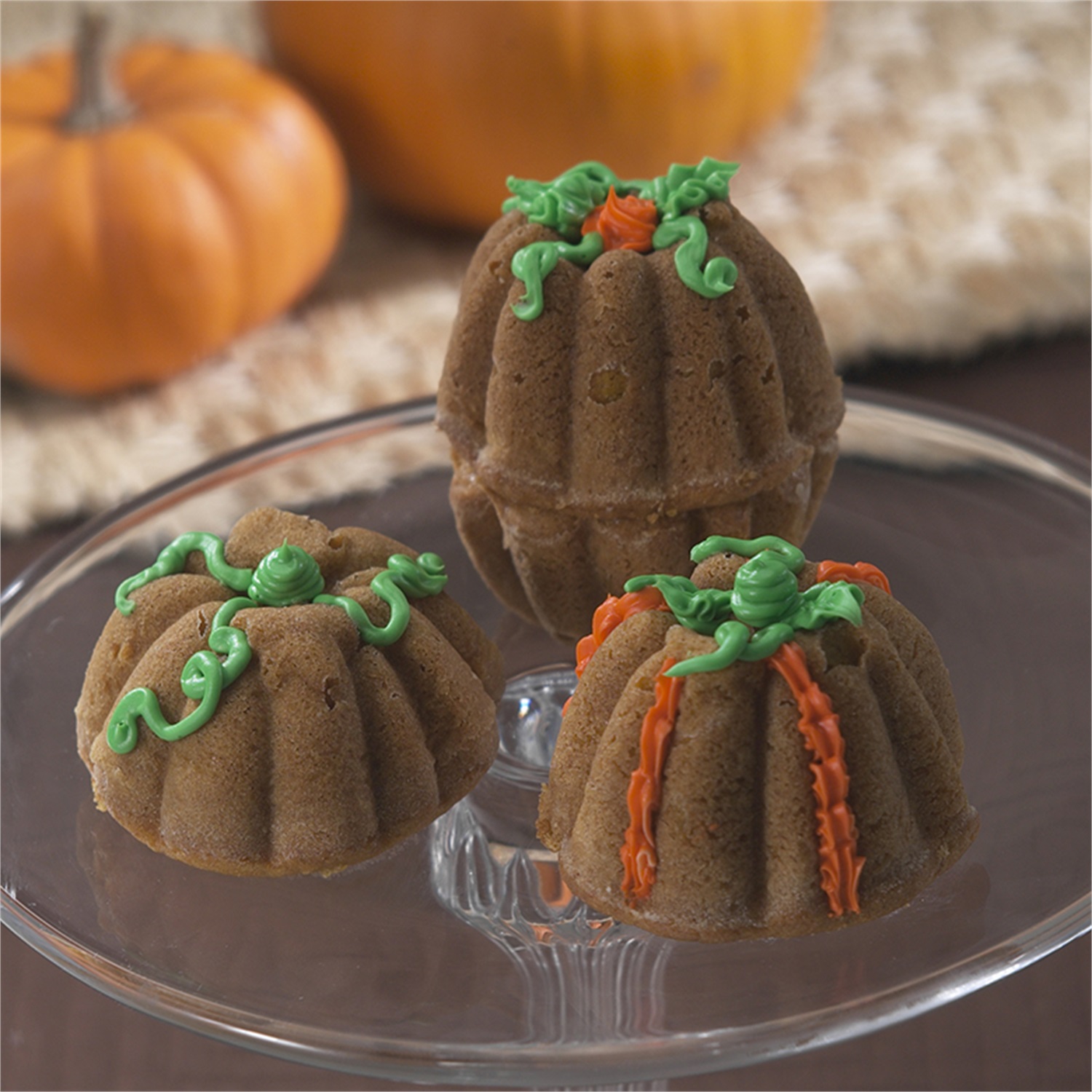 nordic-ware-pumpkin-patch-cakelet-bakvorm-12-vaks-brons