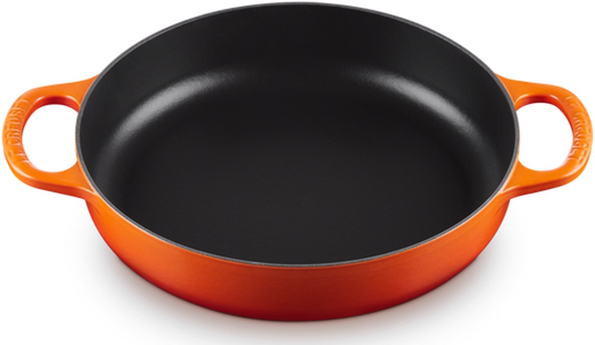 le-creuset-signature-serveerpan-28cm-oranjerood.jpg