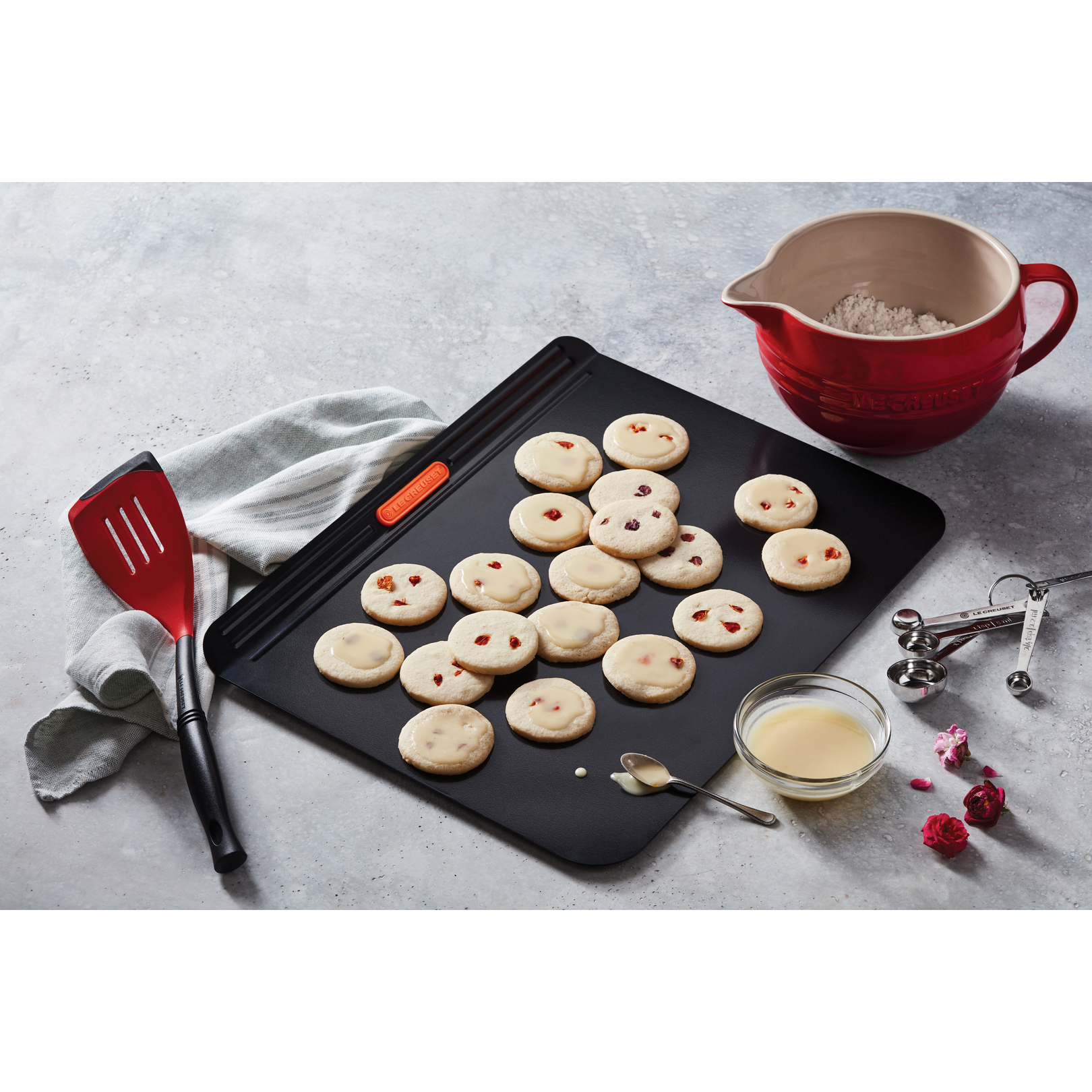 le-creuset-stoneware-mengkom-2l-meringue