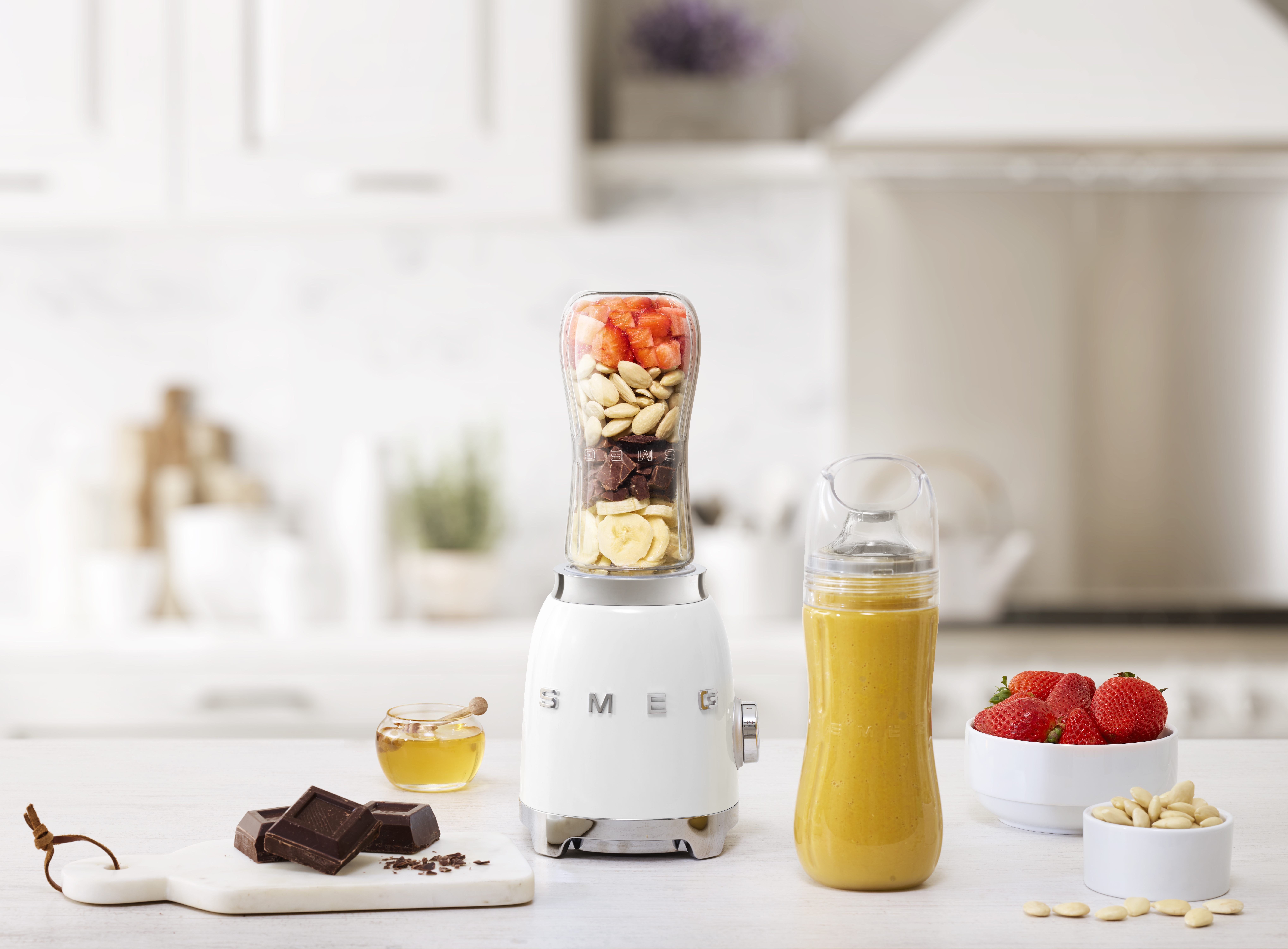 smeg-personal-blender-pbf01wheu-wit