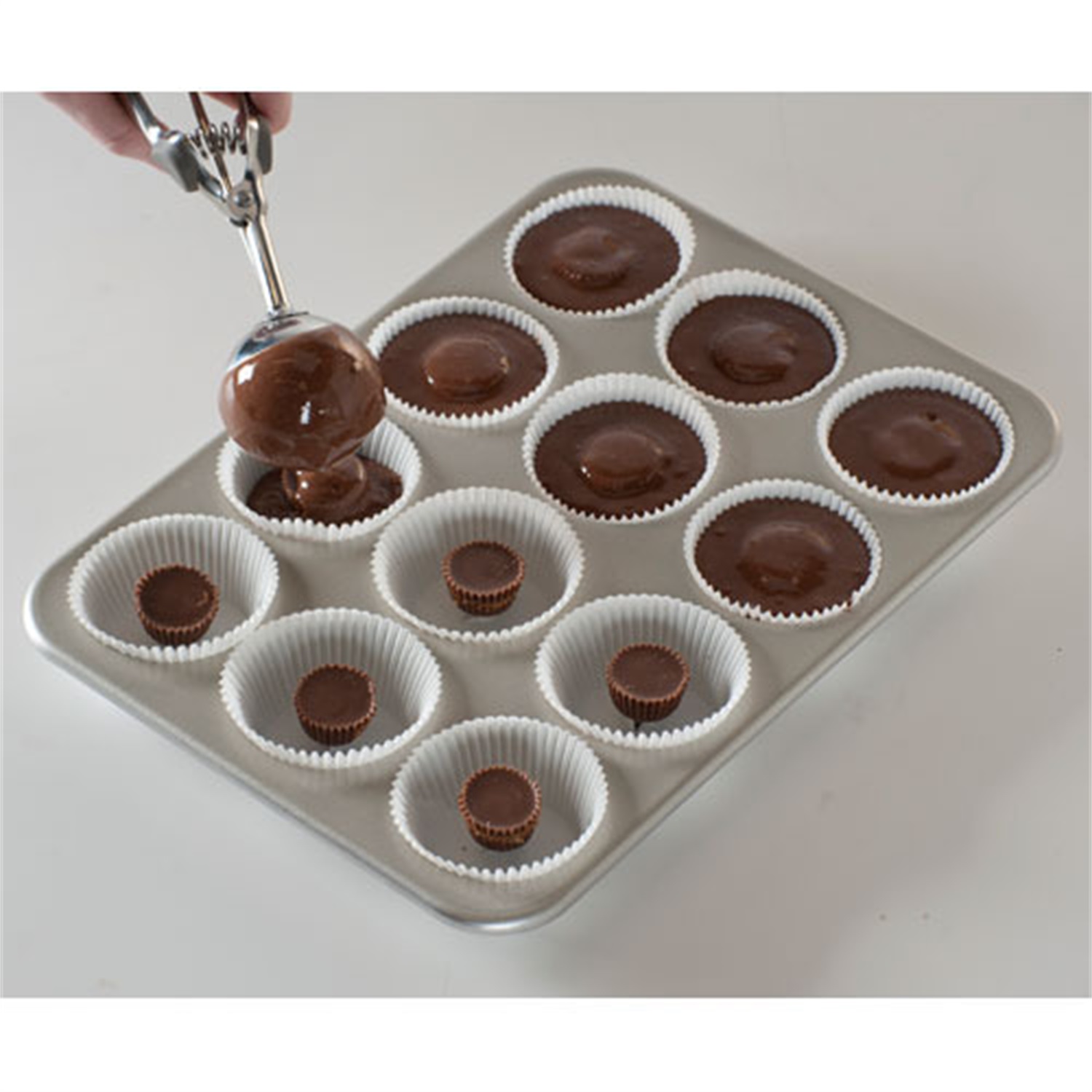 nordic-ware-hidden-surprise-gevulde-cupcake-inzetten-12-stuks-zilver