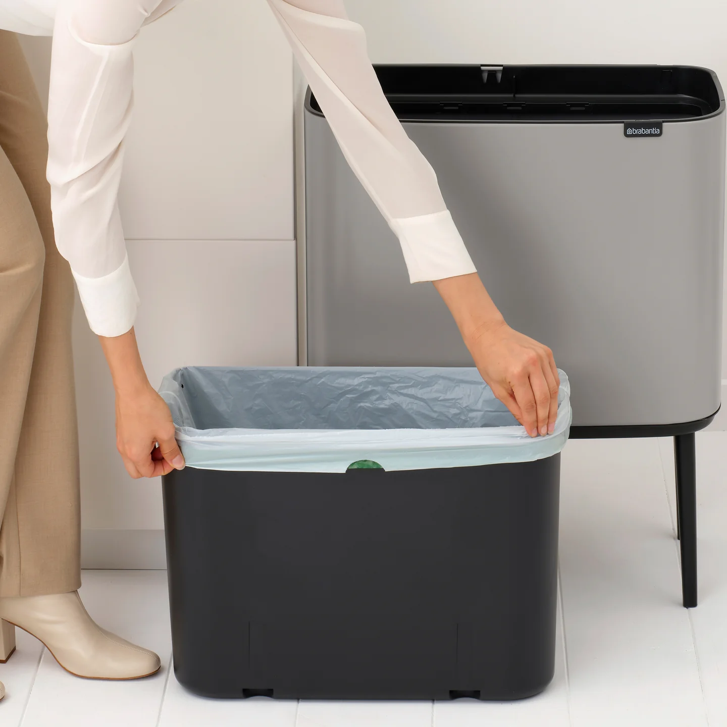 brabantia-bo-touch-bin-hi-afvalemmer-36l-soft-grey7.jpg