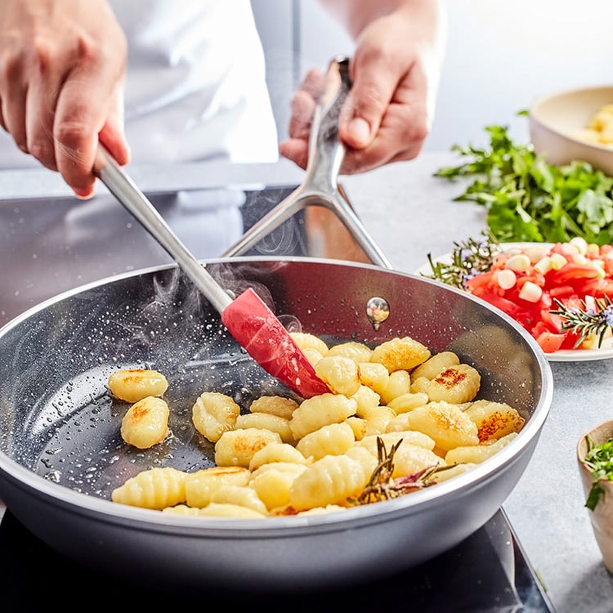 demeyere-alu-plus-3-ceraforce-koekenpannenset-24+28cm6