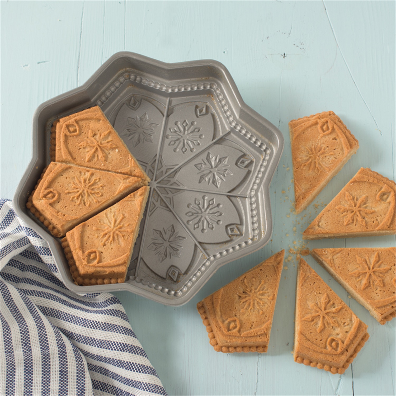 nordic-ware-sweet-snowflakes-shortbread-bakvorm-265cm-zilver