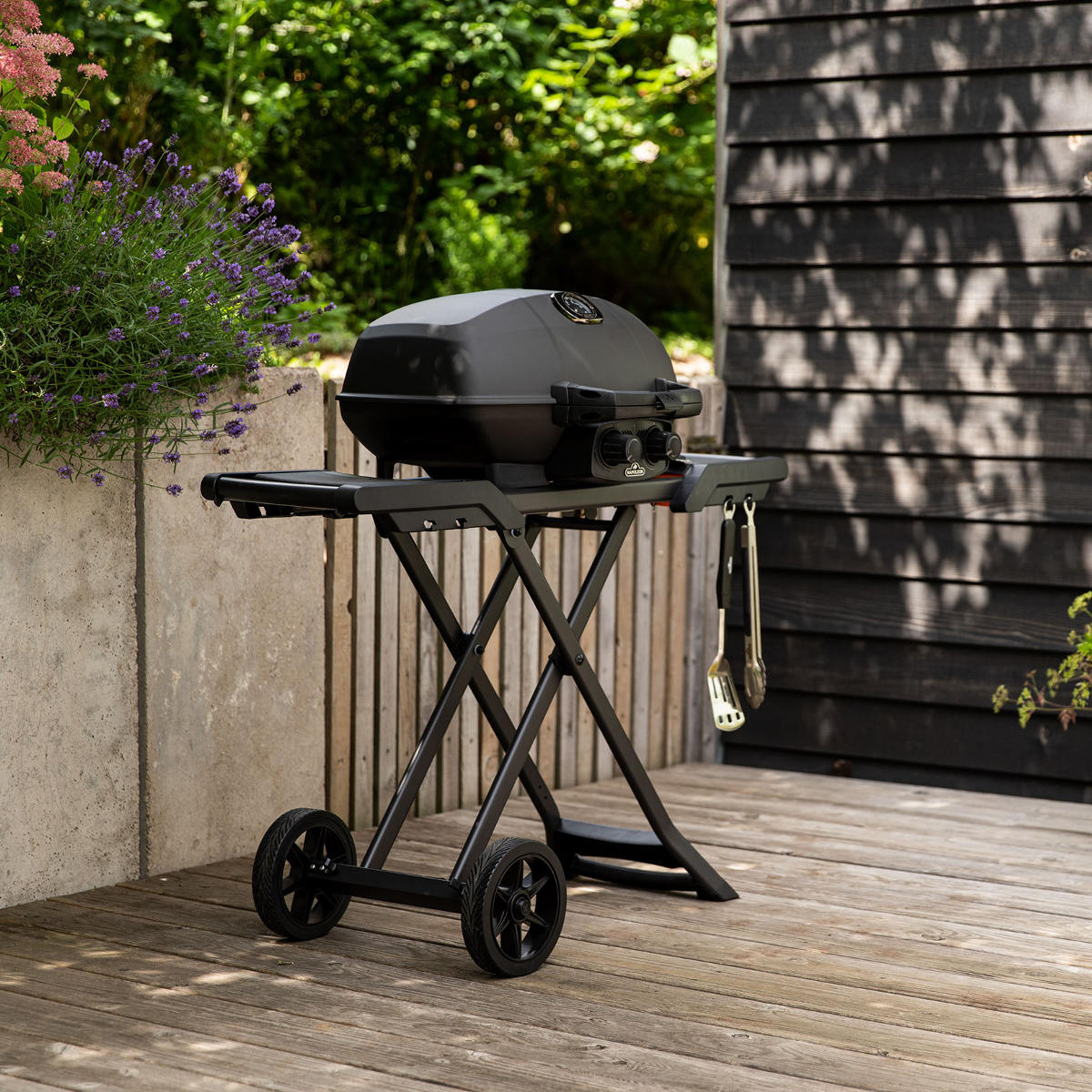 napoleon-phantom-travelq-pro285x-gasbarbecue-met-inklapbaar-onderstel-matzwart