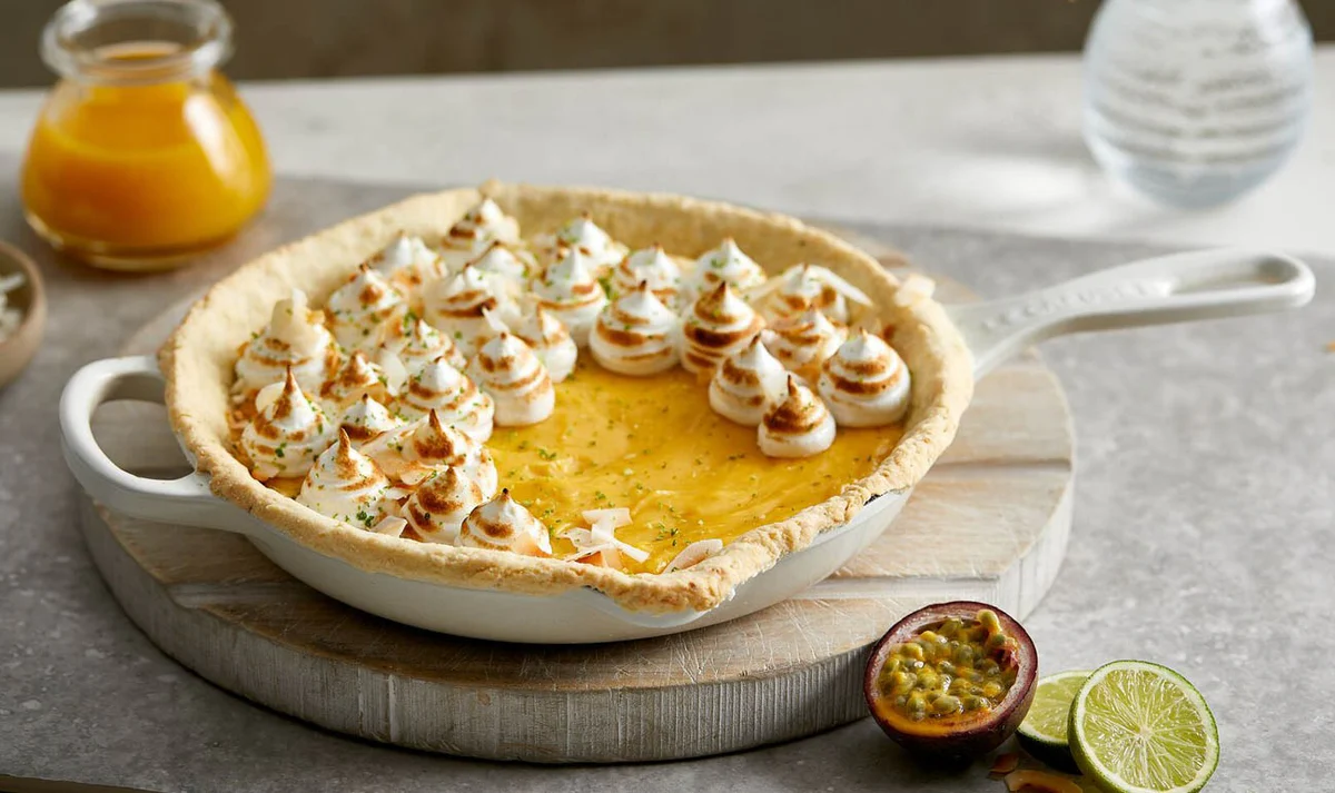 le-creuset-signature-skillet-30cm-meringue5.jpg