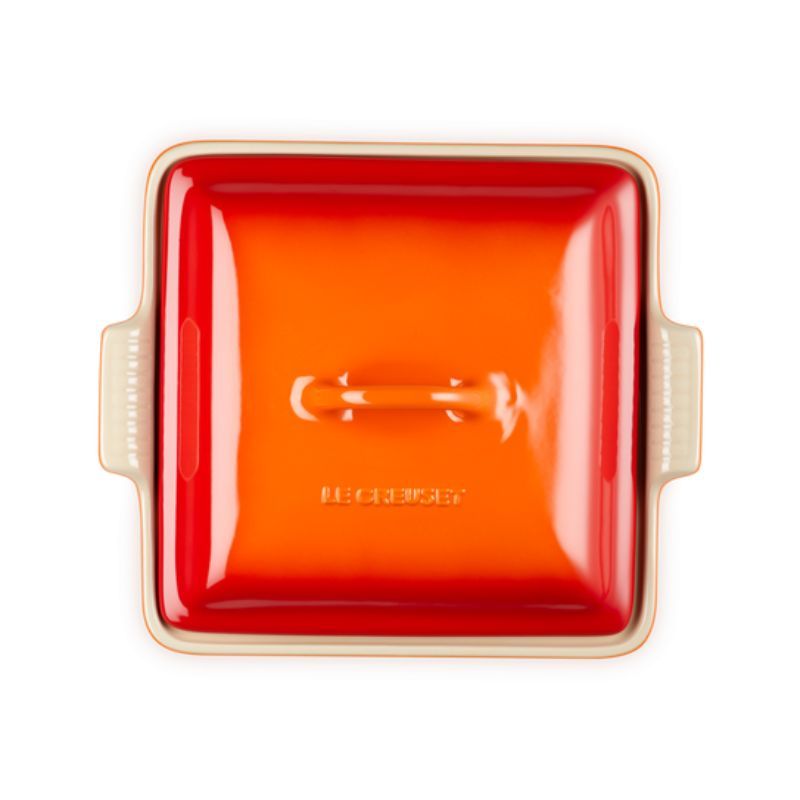 le-creuset-heritage-ovenschaal-met-deksel-vierkant-23cm-oranjerood3.jpg