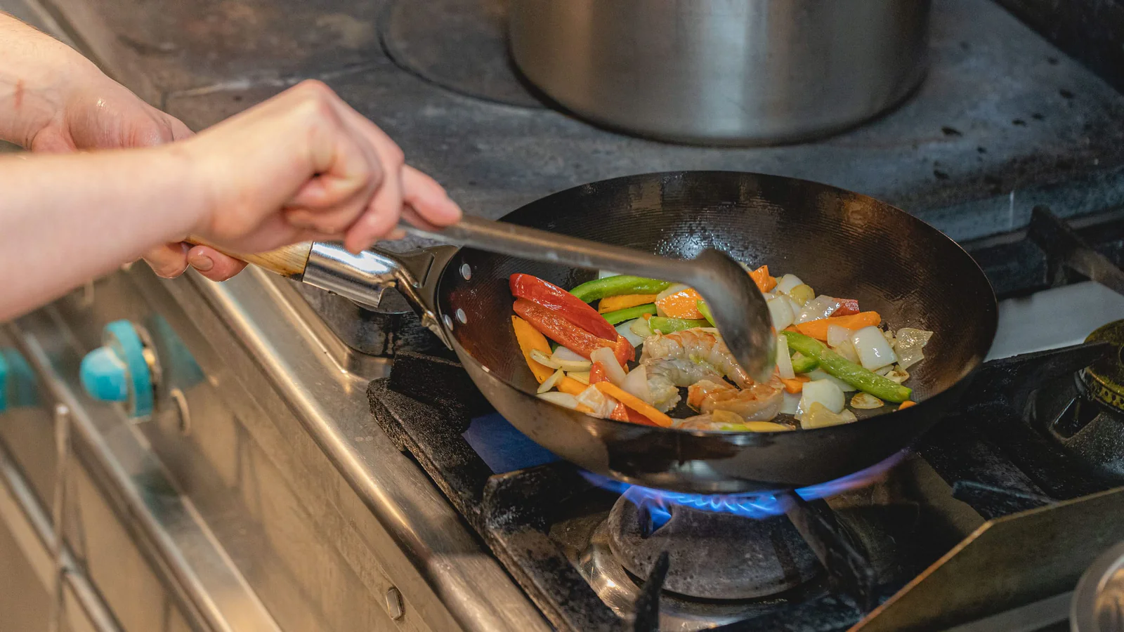 voccelli-aziatische-wok-plaatstaal-25cm-1000342