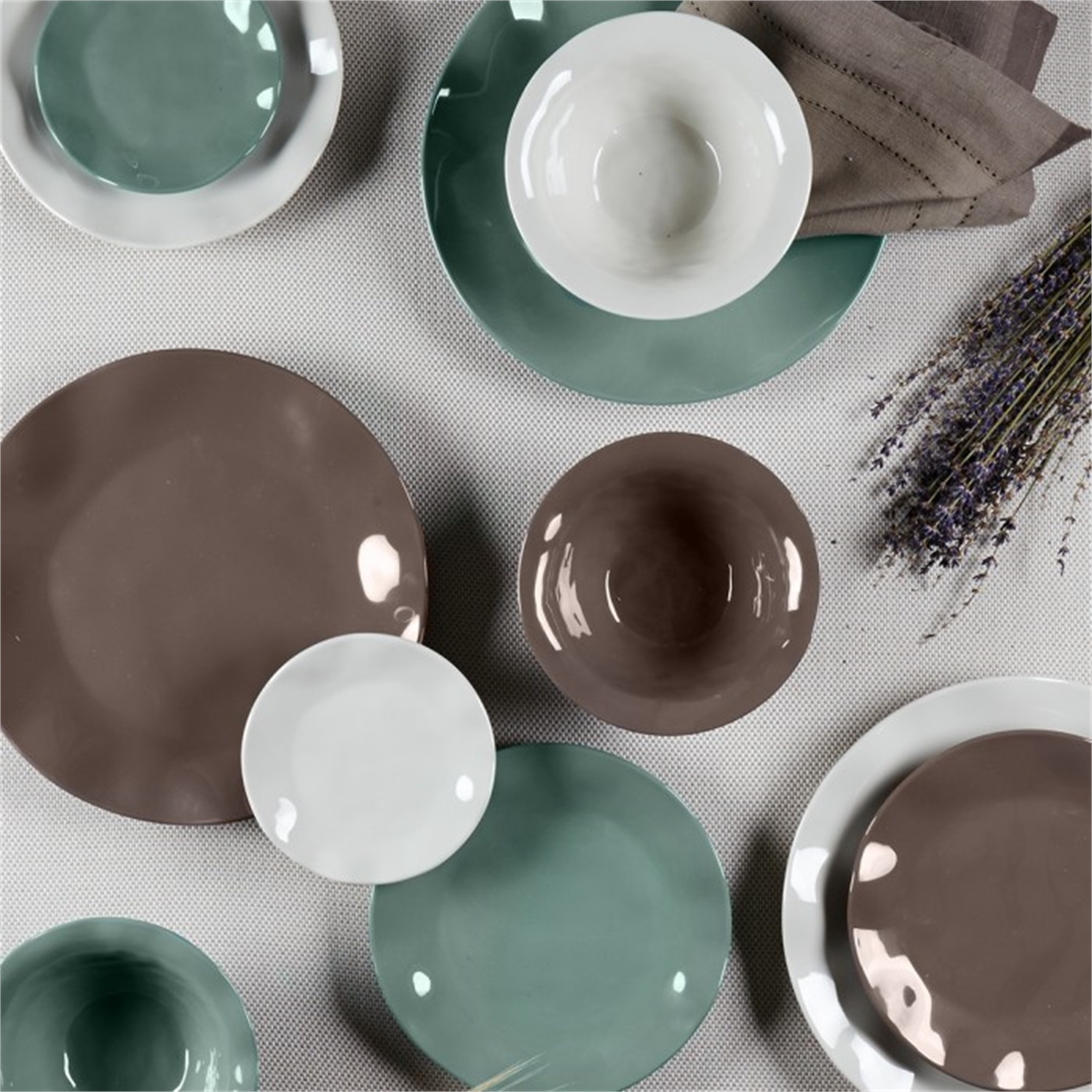 q-squared-nyc-ruffle-bord-20cm-taupe