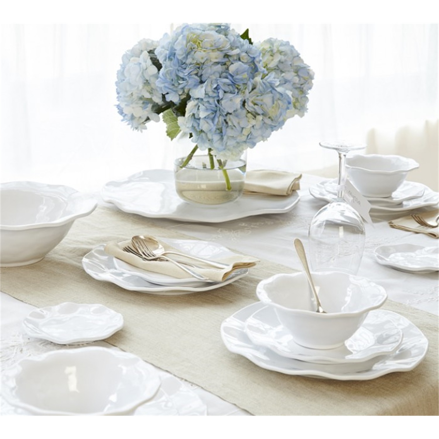 q-squared-nyc-ruffle-bord-20cm-wit