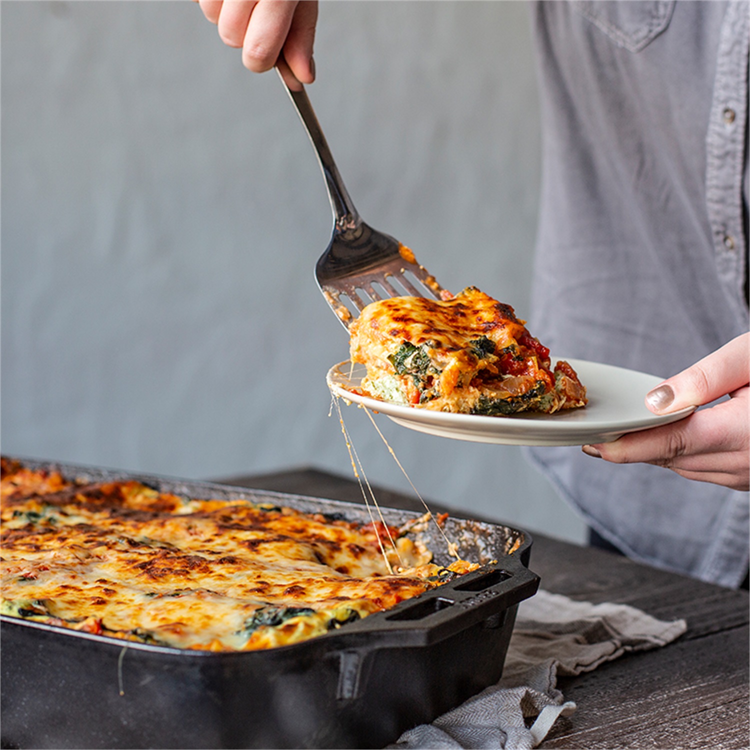 lodge-legacy-braadslede-llfp-met-afneembare-handvaten