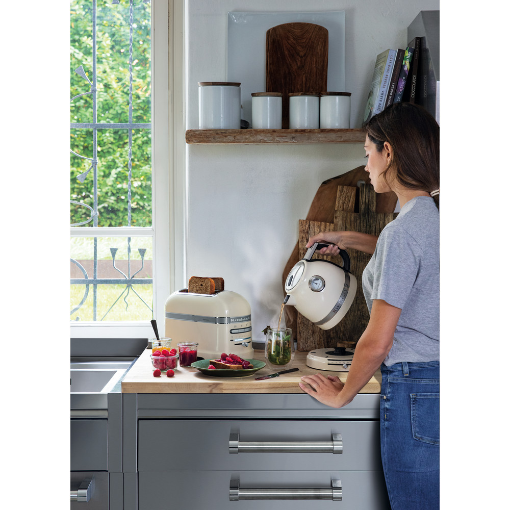 kitchenaid-artisan-broodrooster-5kmt2204eac-2-gleufs-creme_30.jpeg_3jpeg