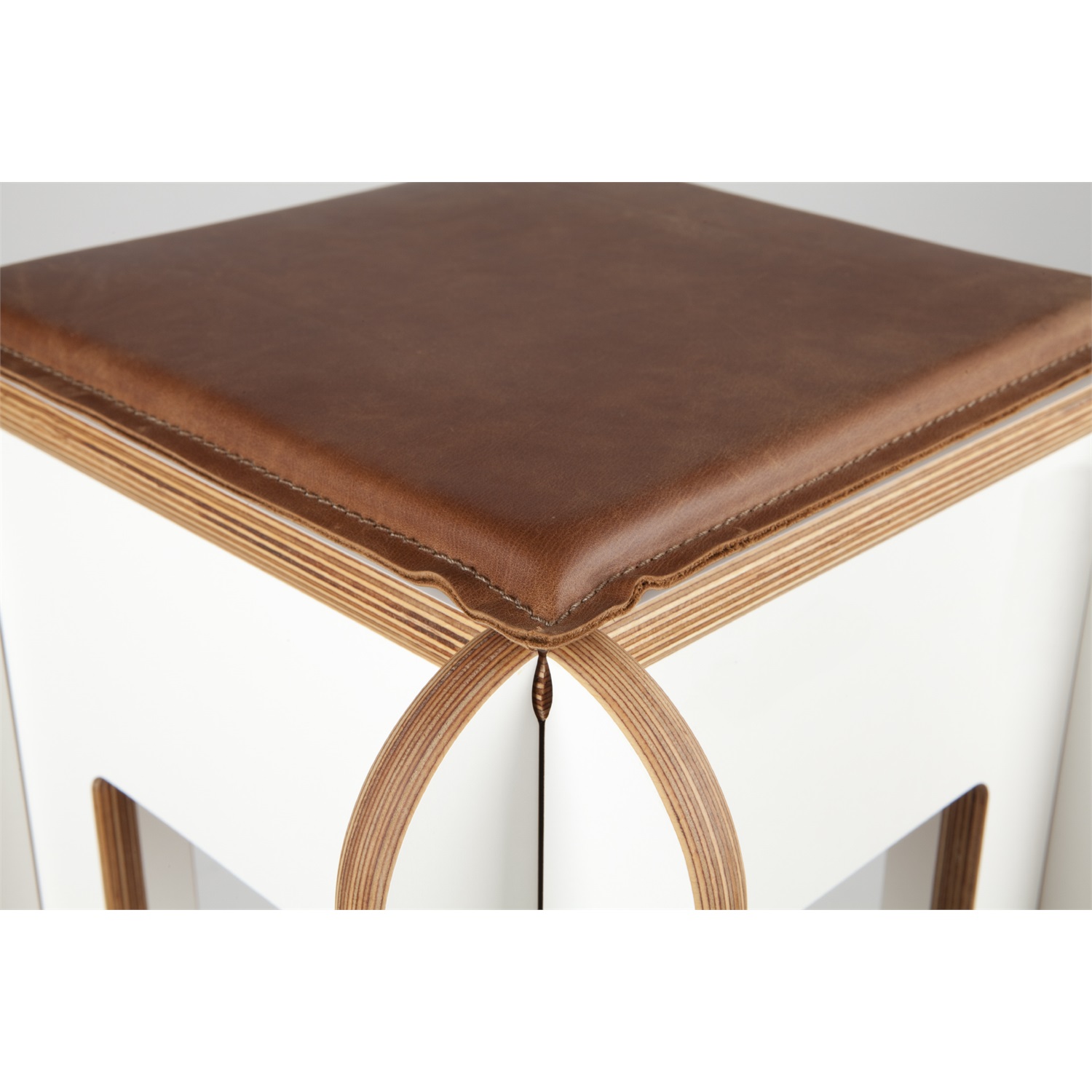 modubilo-kruk-met-leren-kussen-75cm