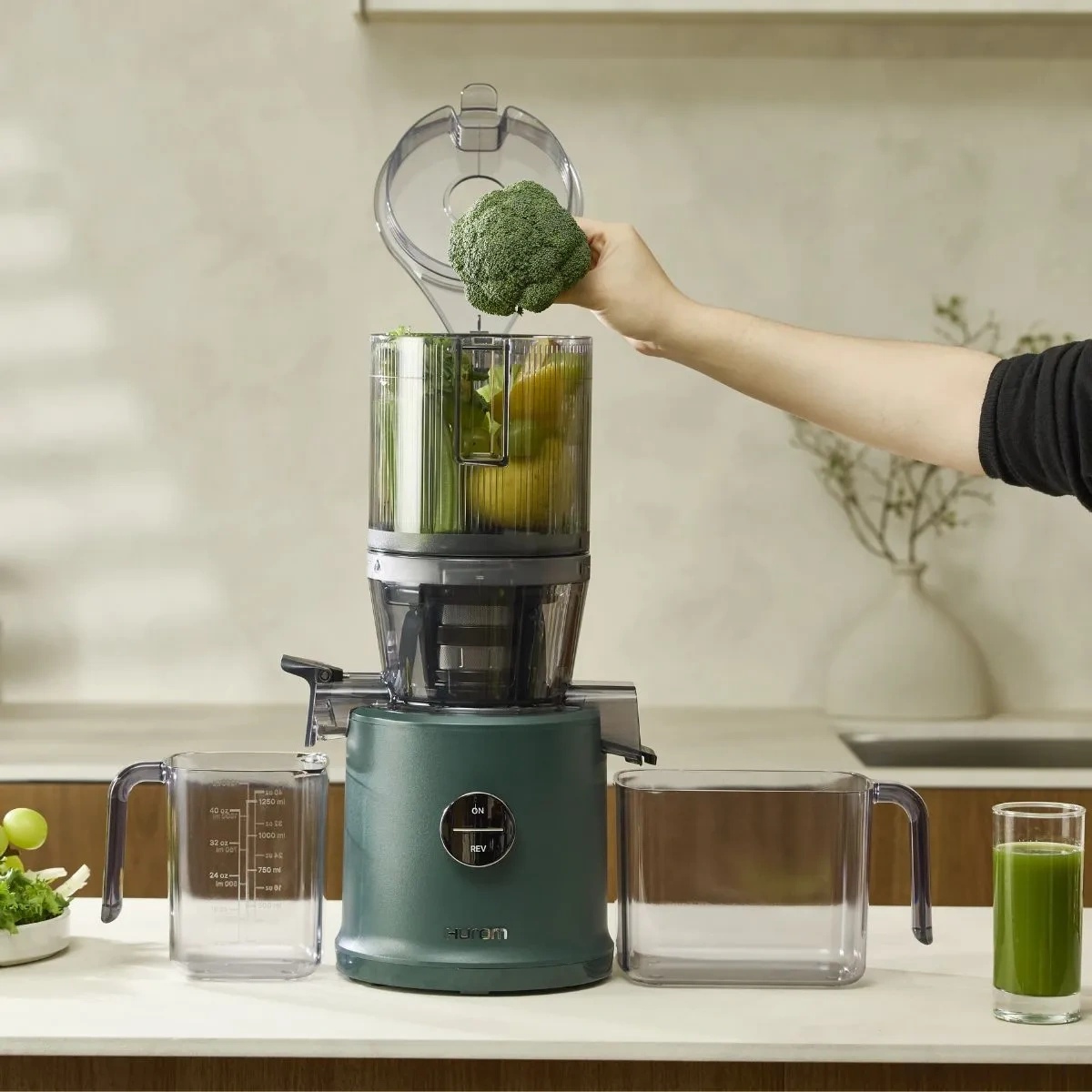 hurom-slowjuicer-h80-st-kale-green4.jpg