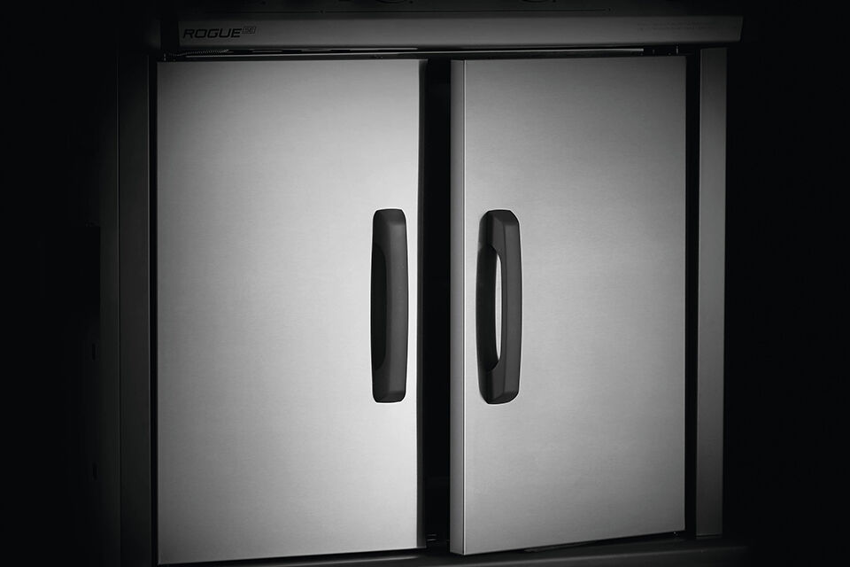 napoleon-rogue-se-625-gasbarbecue-met-rvs-roosters-rvs