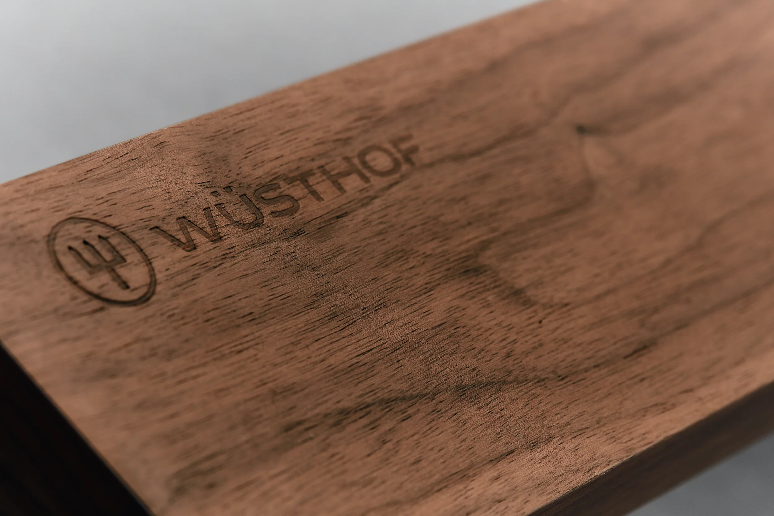 wusthof-magneetstrip-walnoothout-30cm-2059625730_2_2webp