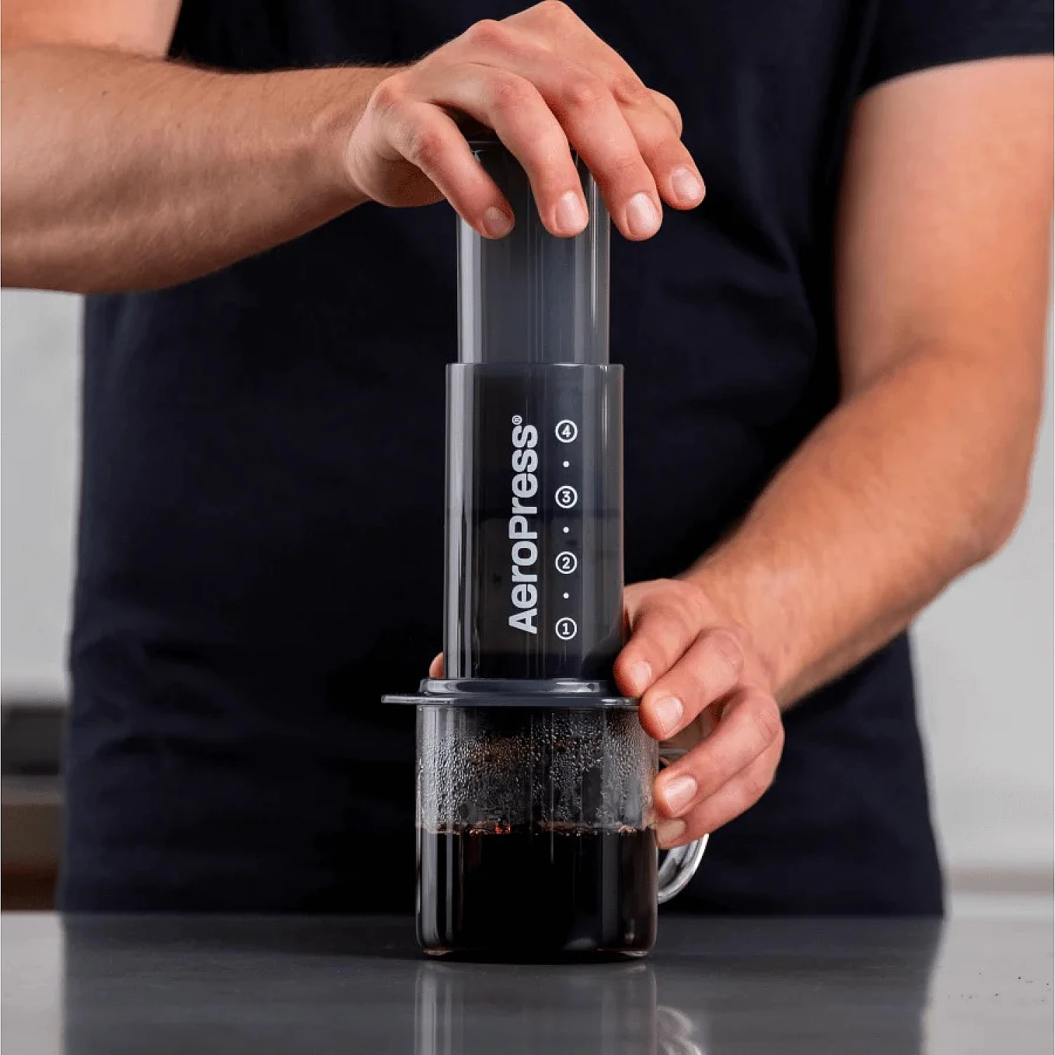 aerobie-aeropress-original-coffee-en-espresso-maker2.jpg