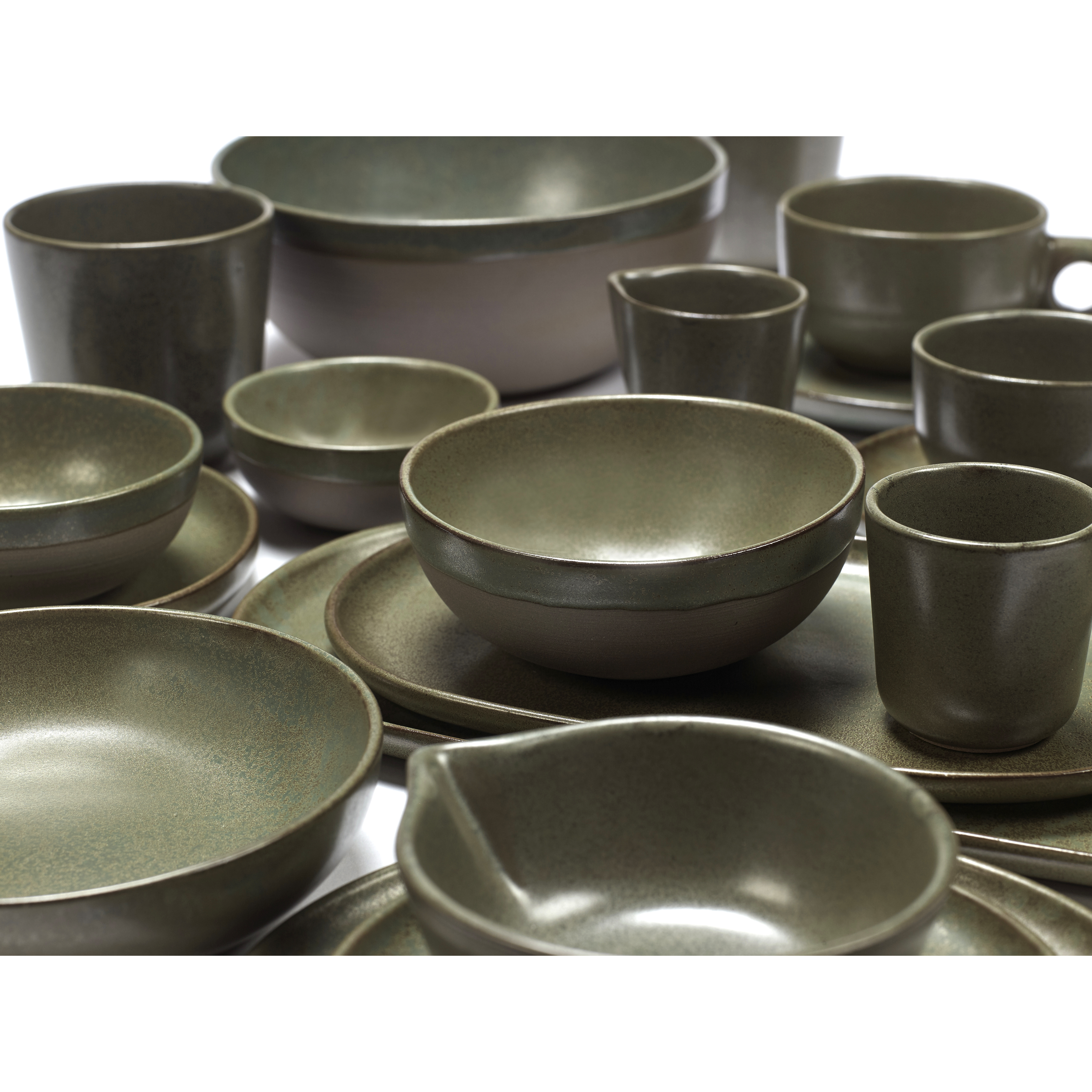 serax-surface-serviesset-16-delig-camogreen