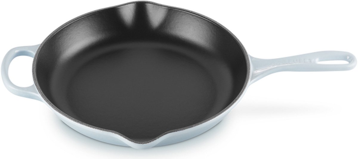 le-creuset-signature-skillet,-26cm-coastal-blue