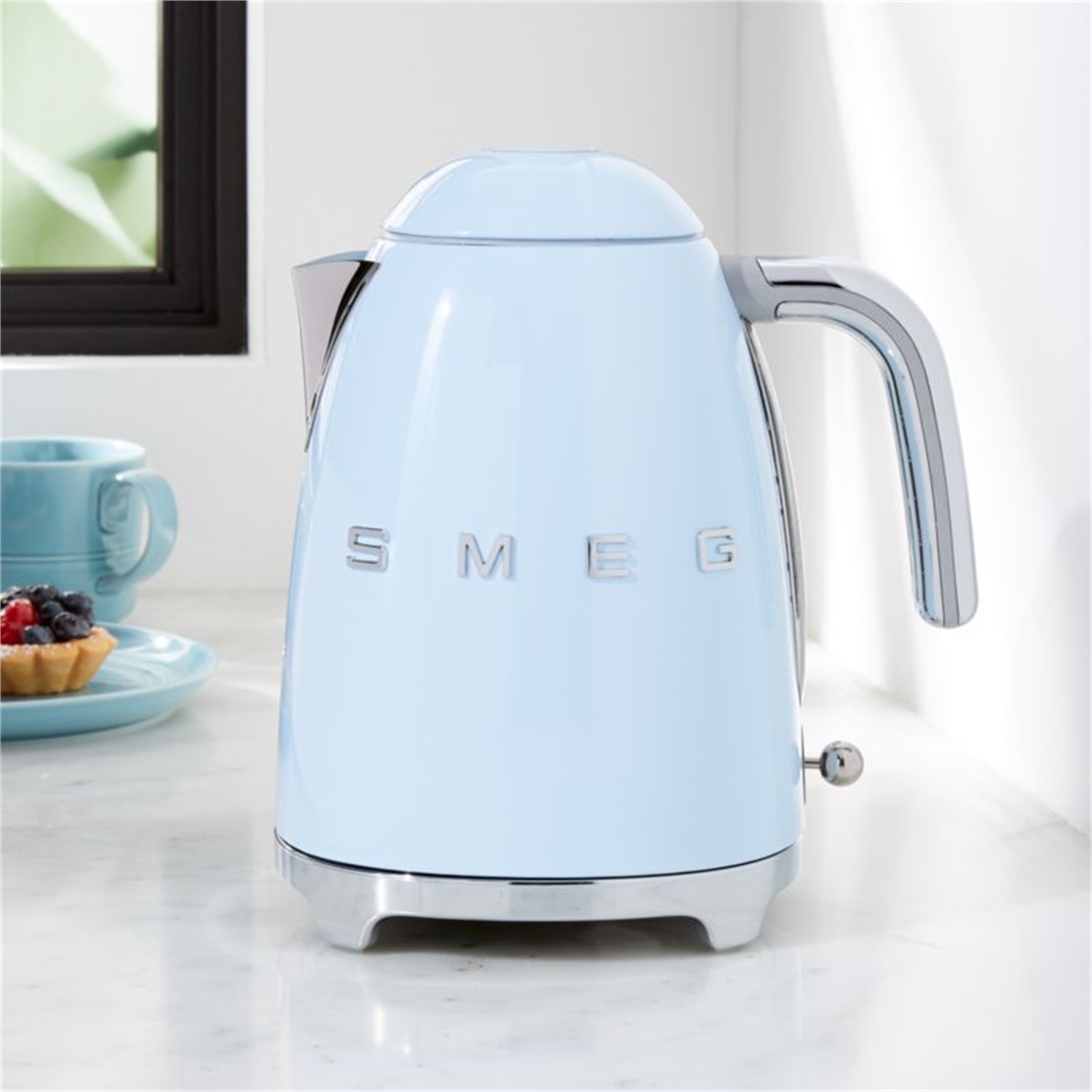 smeg-waterkoker-klf03pbeu-pastelblauw