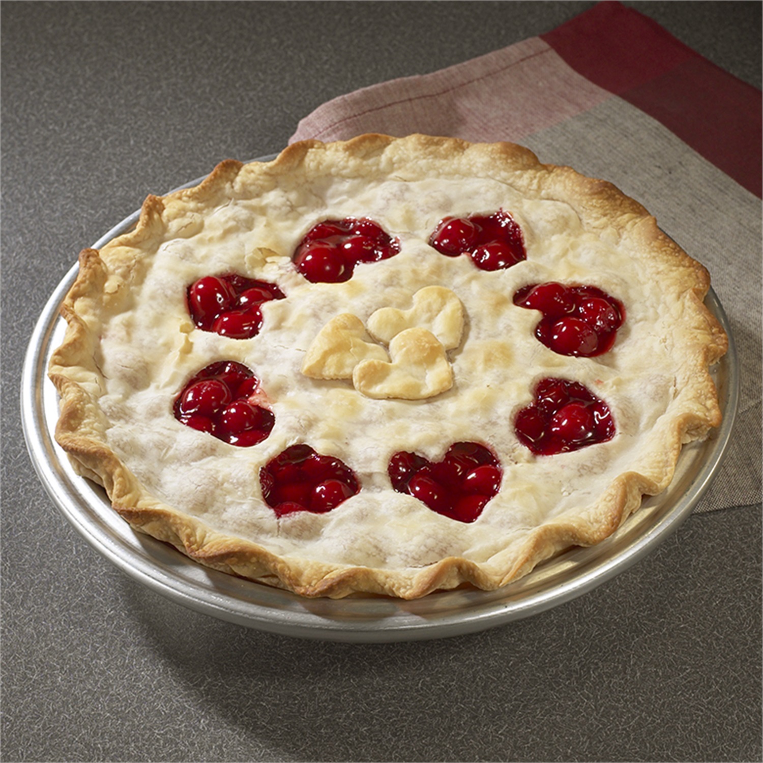 nordic-ware-lattice-hearts-reversible-taartdecoratie-uitsteekvorm-31cm-rood