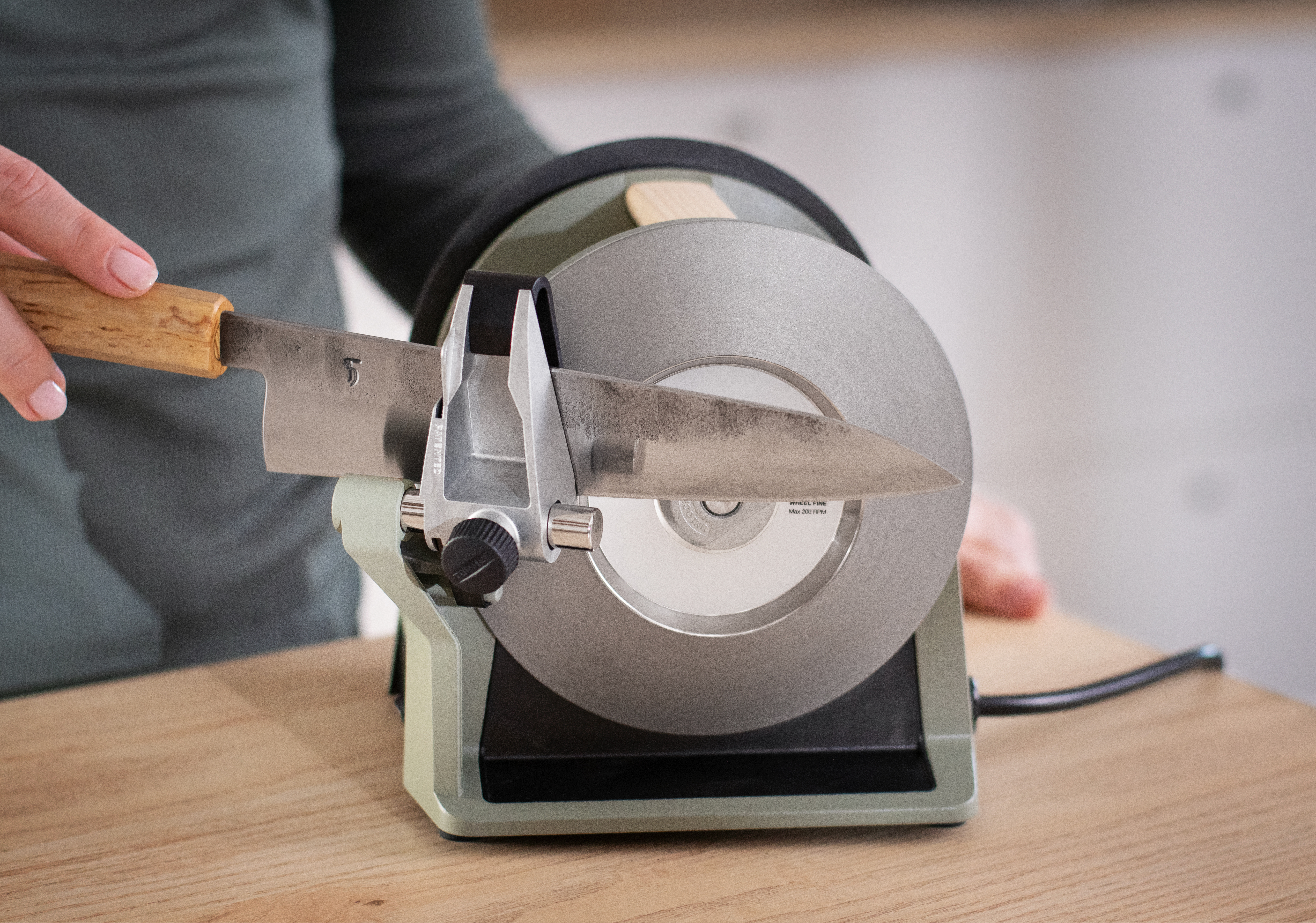 tormek-t-1-kitchen-knife-sharpener_ash-green_knife-sharpening_in_use.jpg