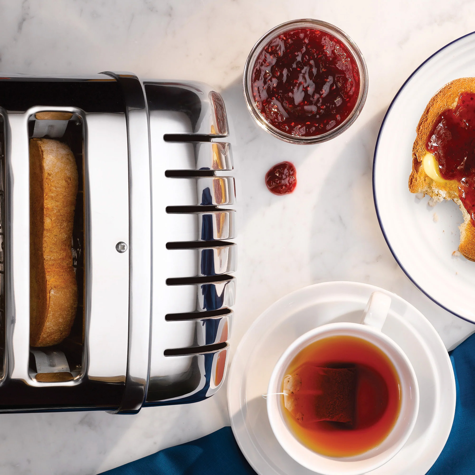 dualit-classic-vario-toaster-chrome-sfeer.jpg