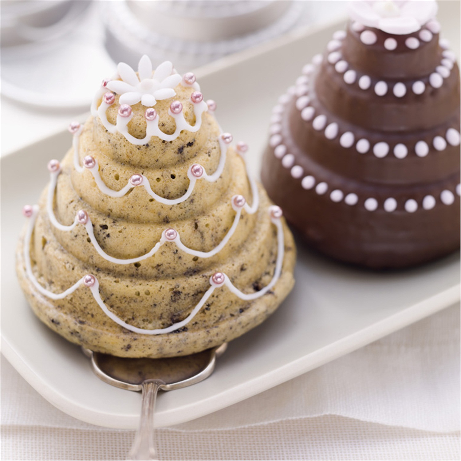 nordic-ware-celebration-tiered-cakelet-bakvorm-6-vaks-zilver