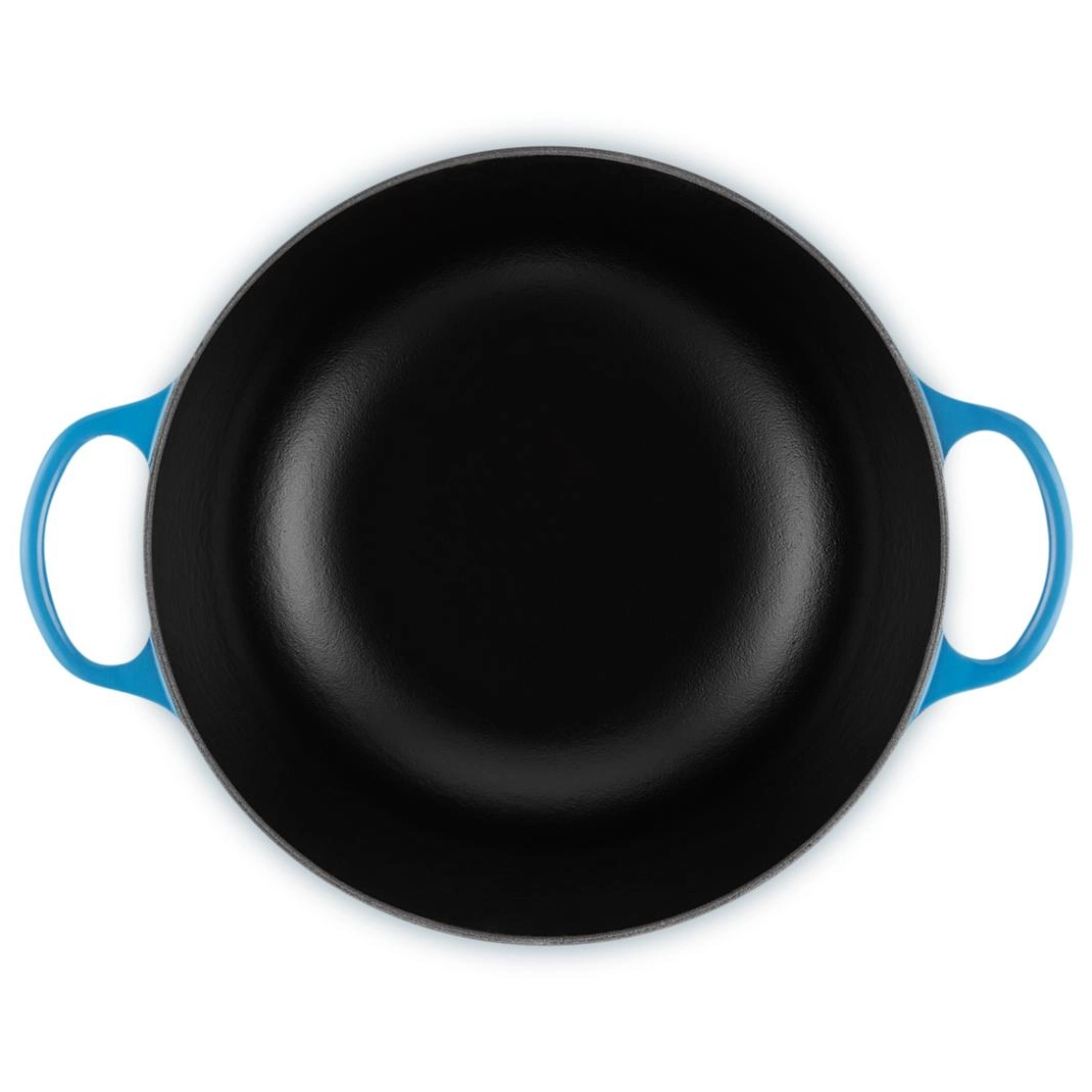 le-creuset-signature-marmite-braadpan-met-zwart-email-28cm-azure