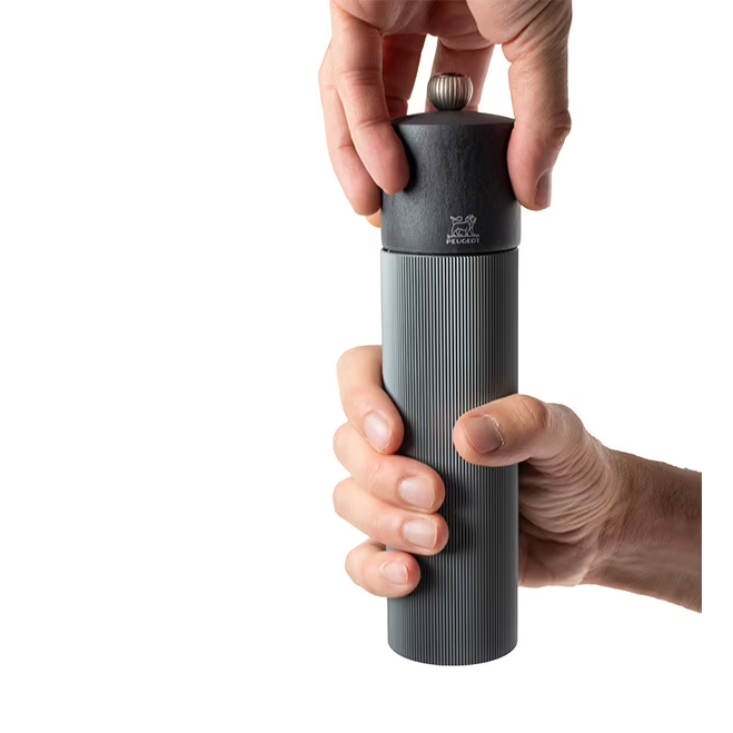 peugeot-line-peper-en-zoutmolenset-18cm-aluminium-carbon-handen-1