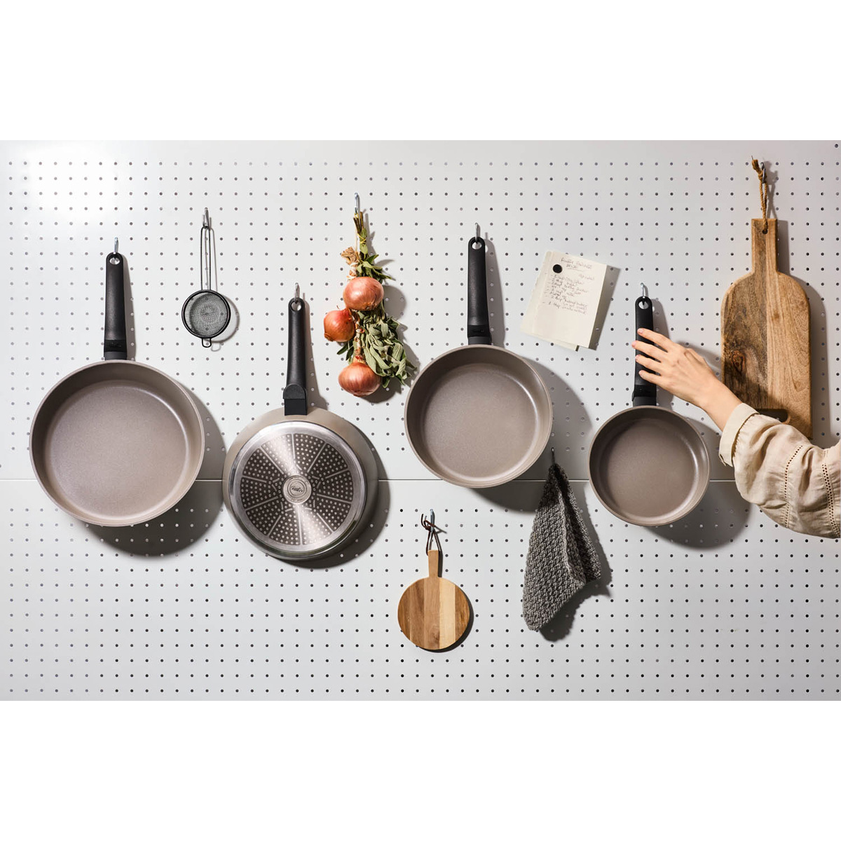 113-002-28-100_ceratal_evo_comfort_lifestyle-grey-6.jpg