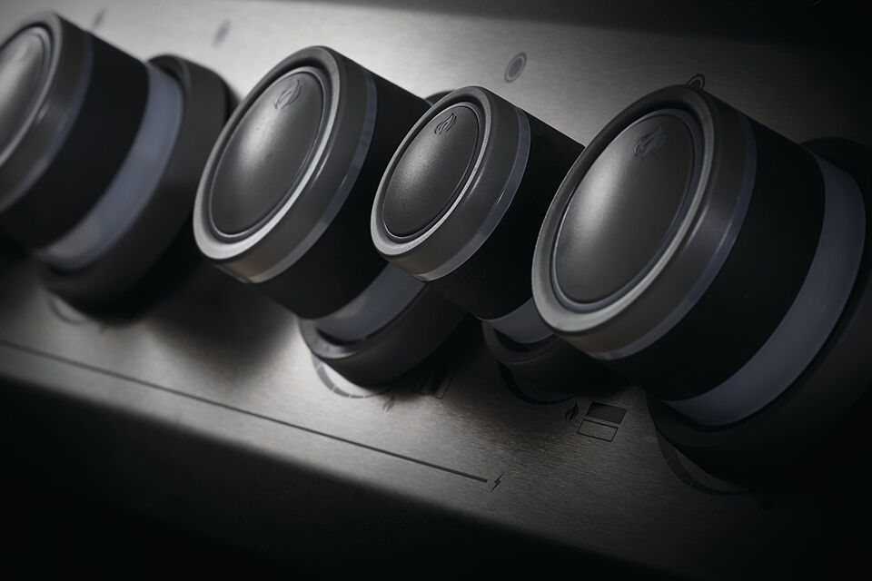 napoleon-rogue-se-625-gasbarbecue-met-gietijzeren-roosters-zwart