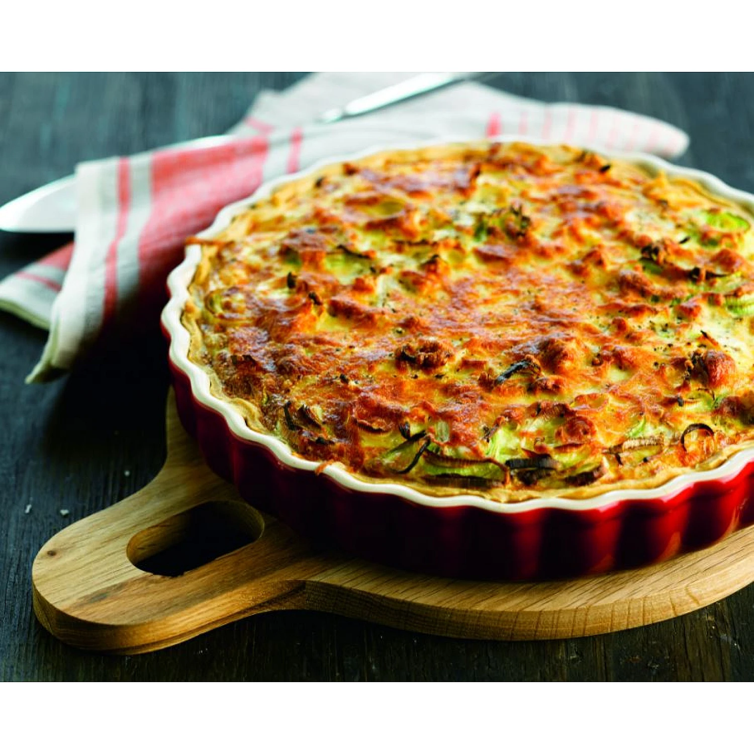 le-creuset-tartelette-en-quichevorm-28cm-kersenrood.jpg
