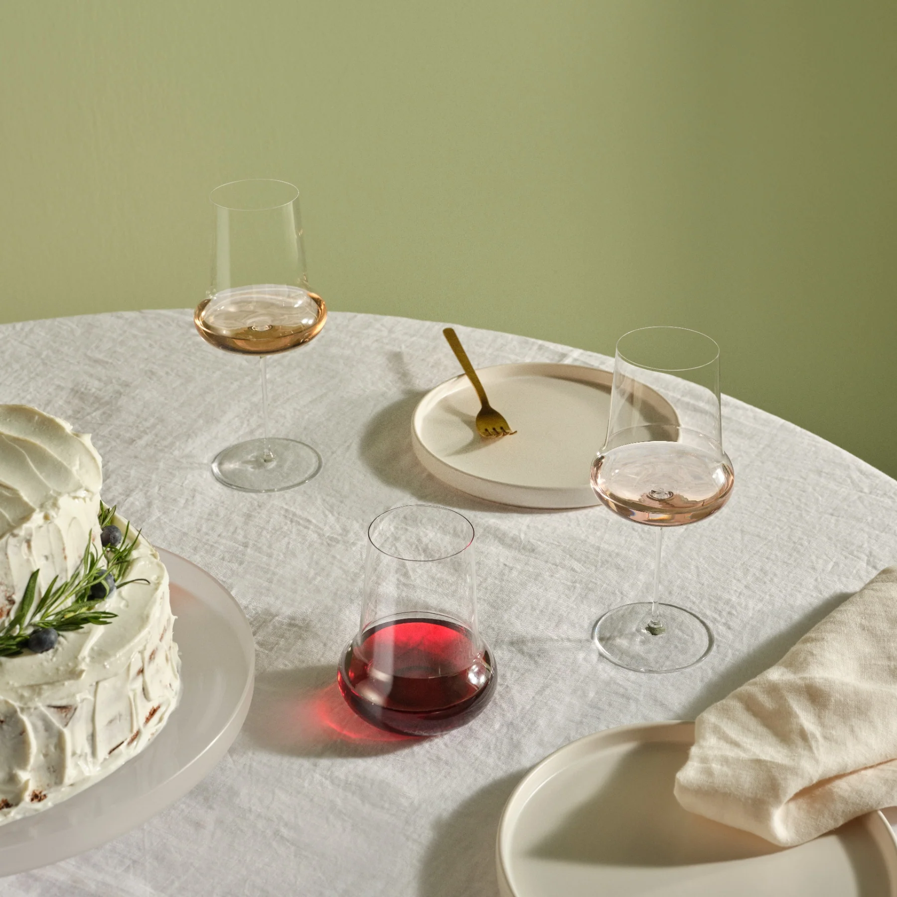 nude-ghost-zero-belly-witte-wijnglas